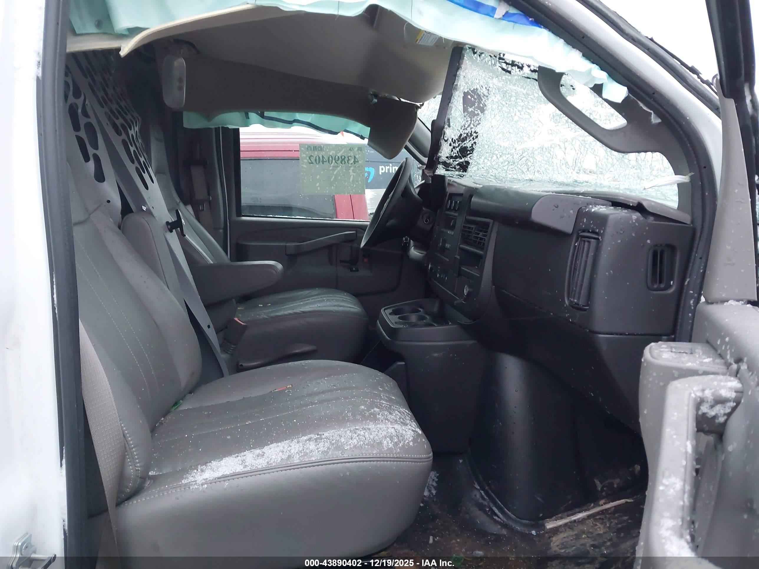 CHEVROLET EXPRESS image 5
