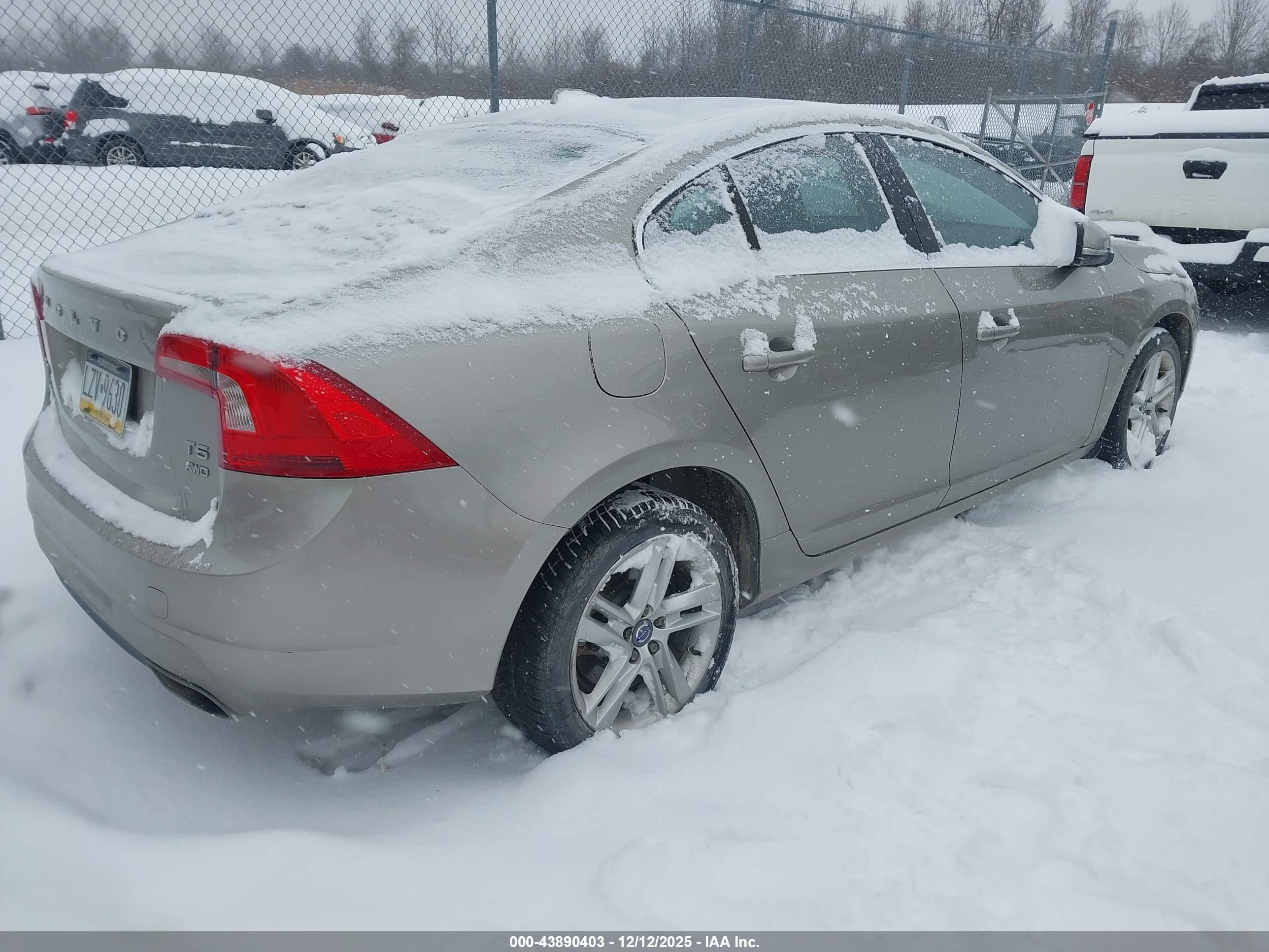 VOLVO S60 image 4