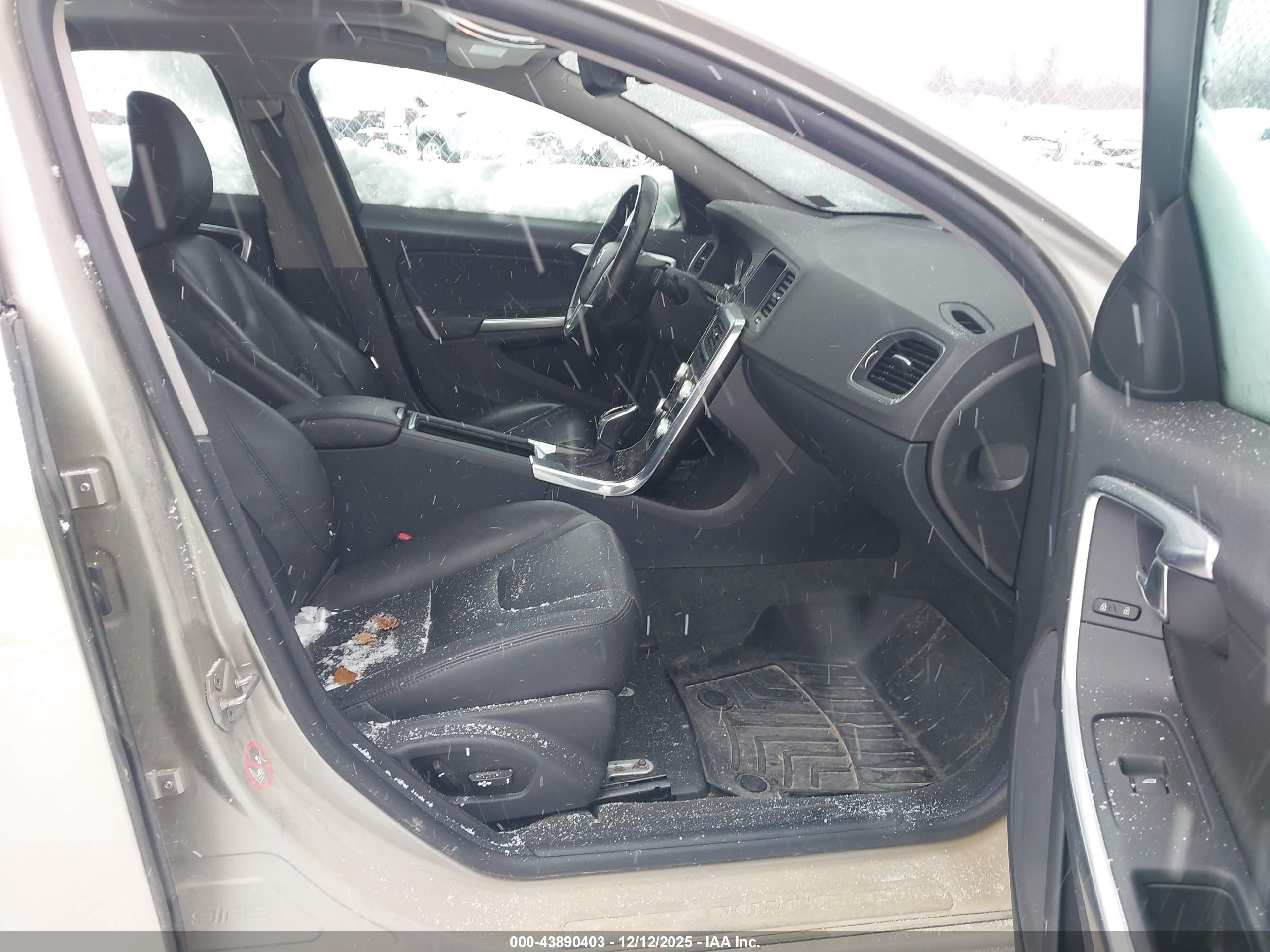 VOLVO S60 image 5