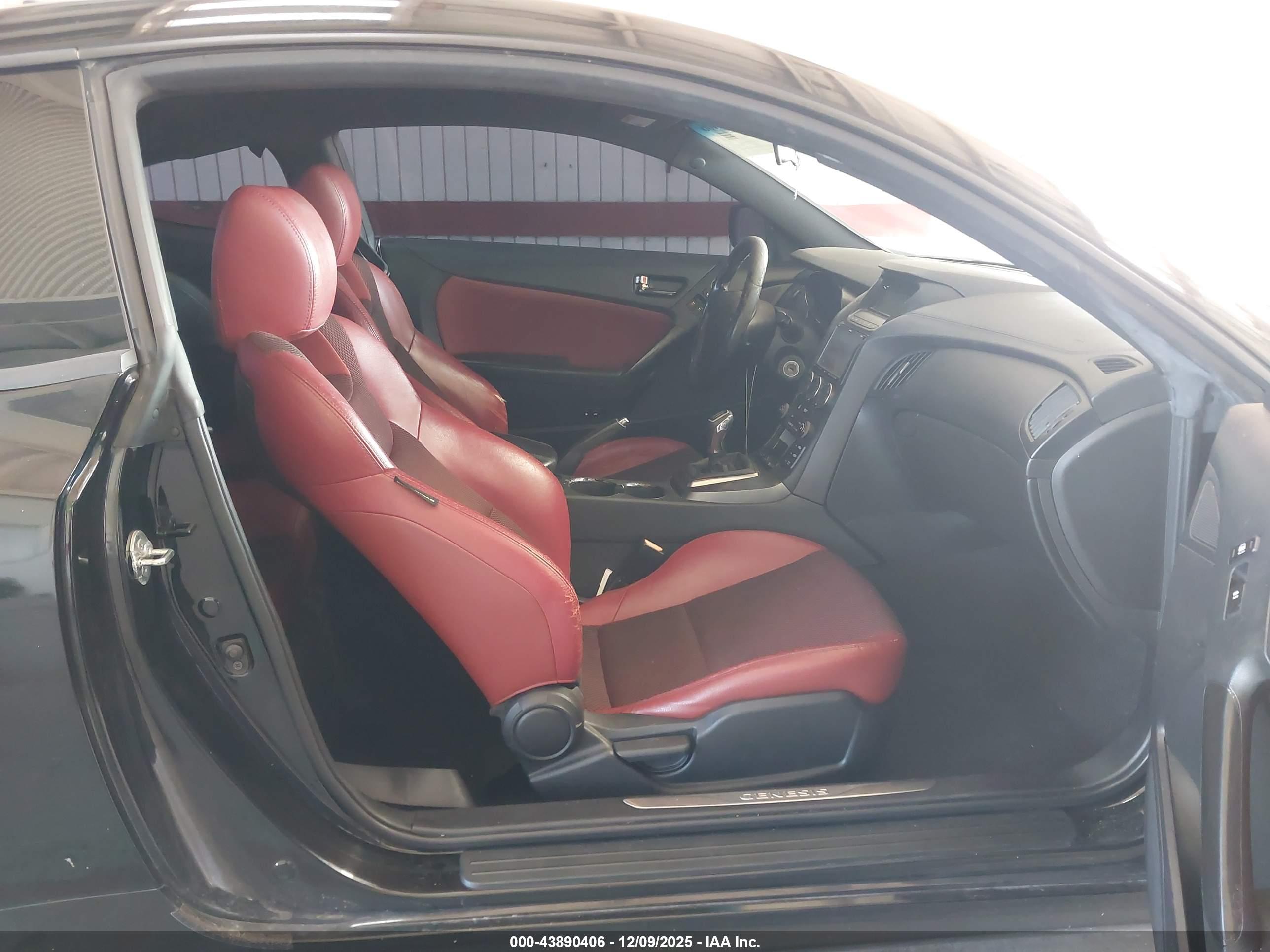 HYUNDAI GENESIS image 5