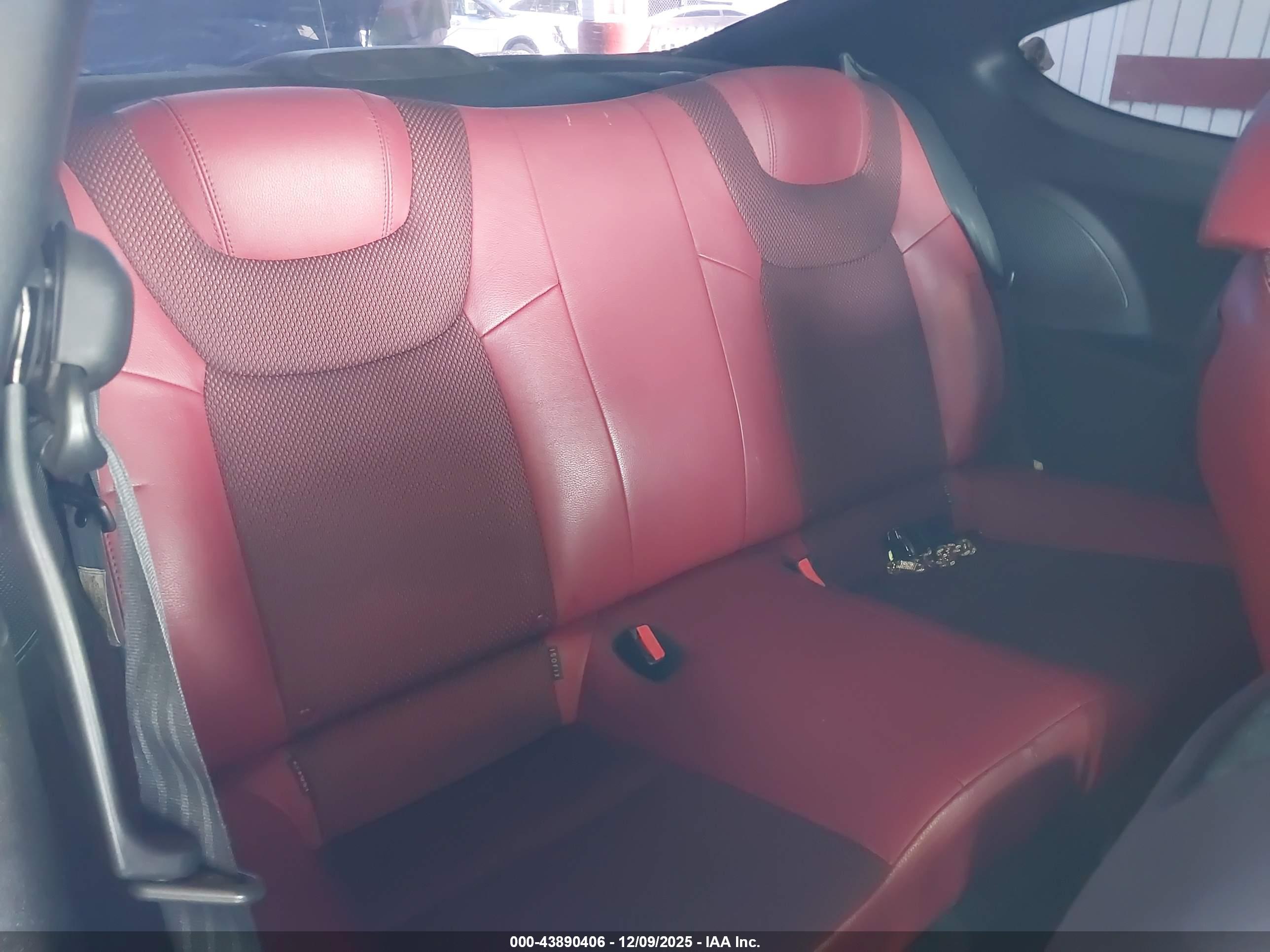HYUNDAI GENESIS image 8