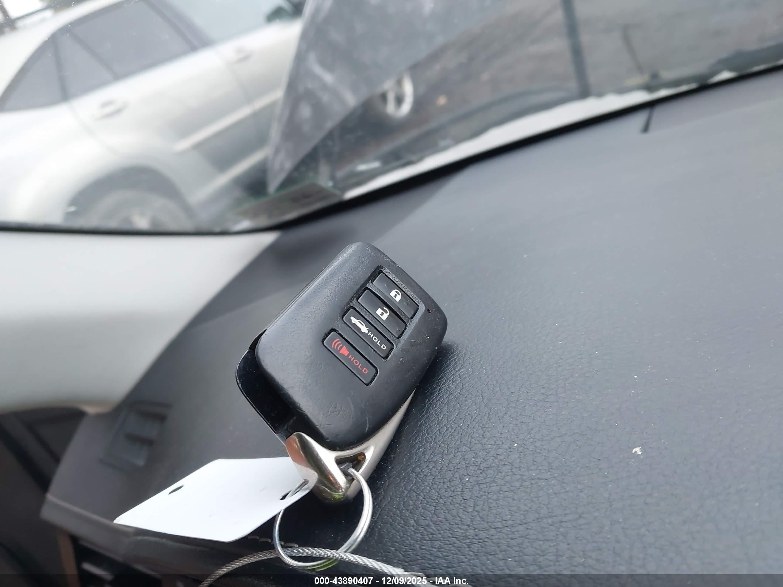 LEXUS ES image 11