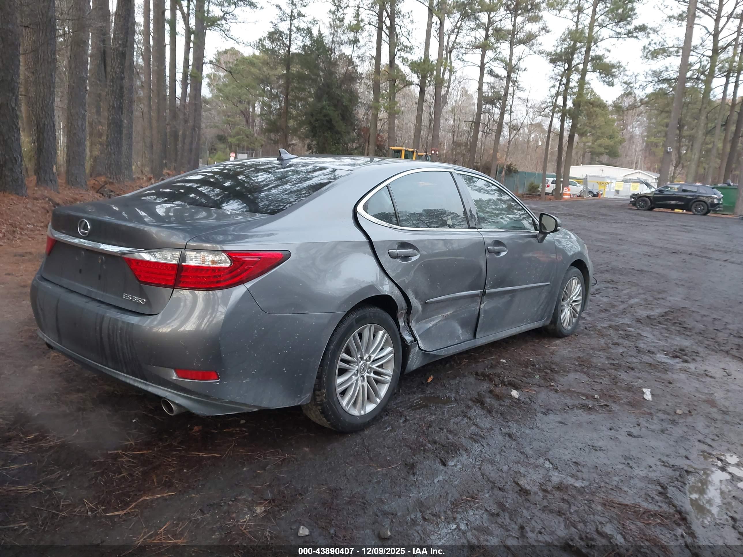LEXUS ES image 4