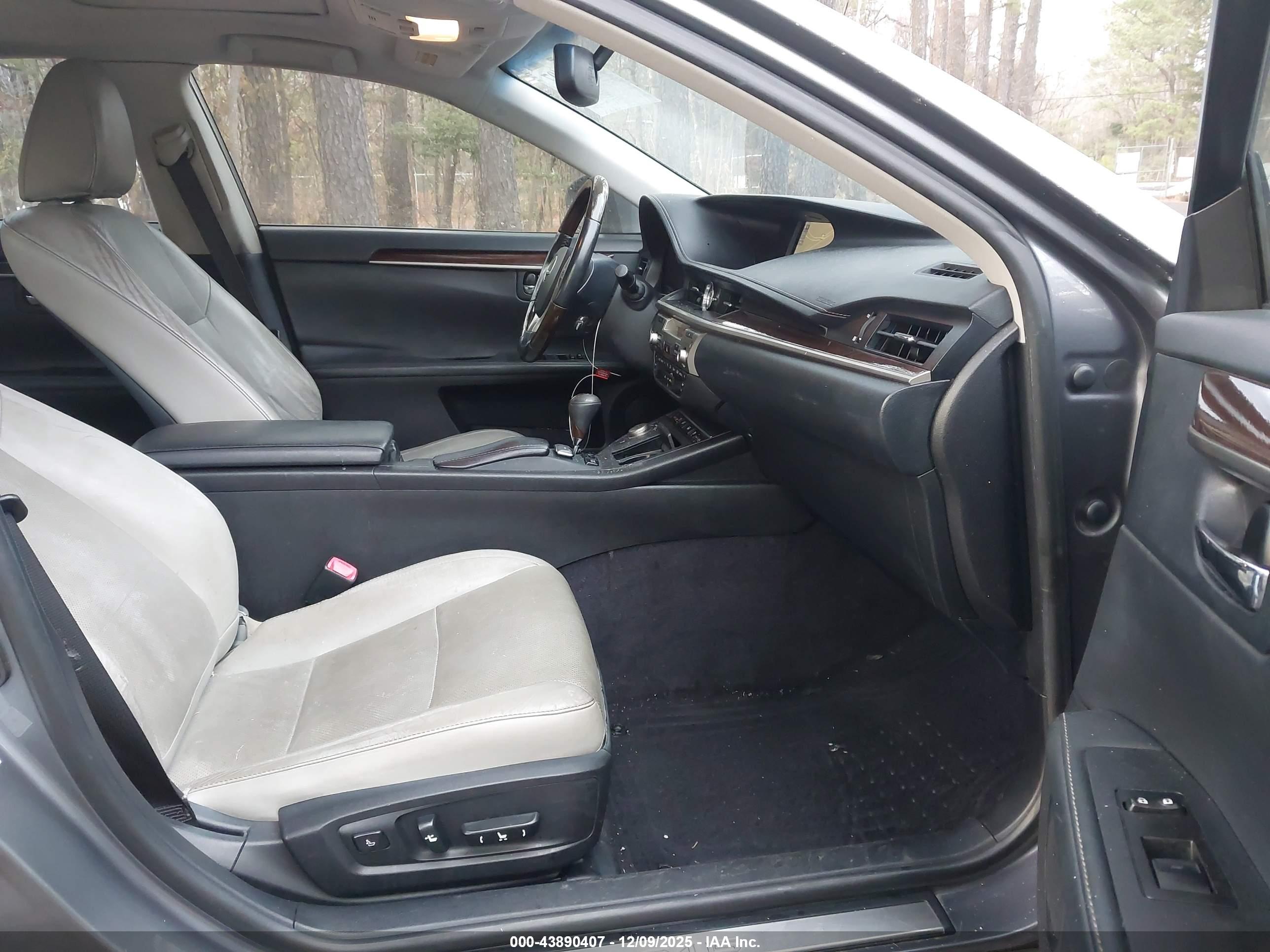 LEXUS ES image 5