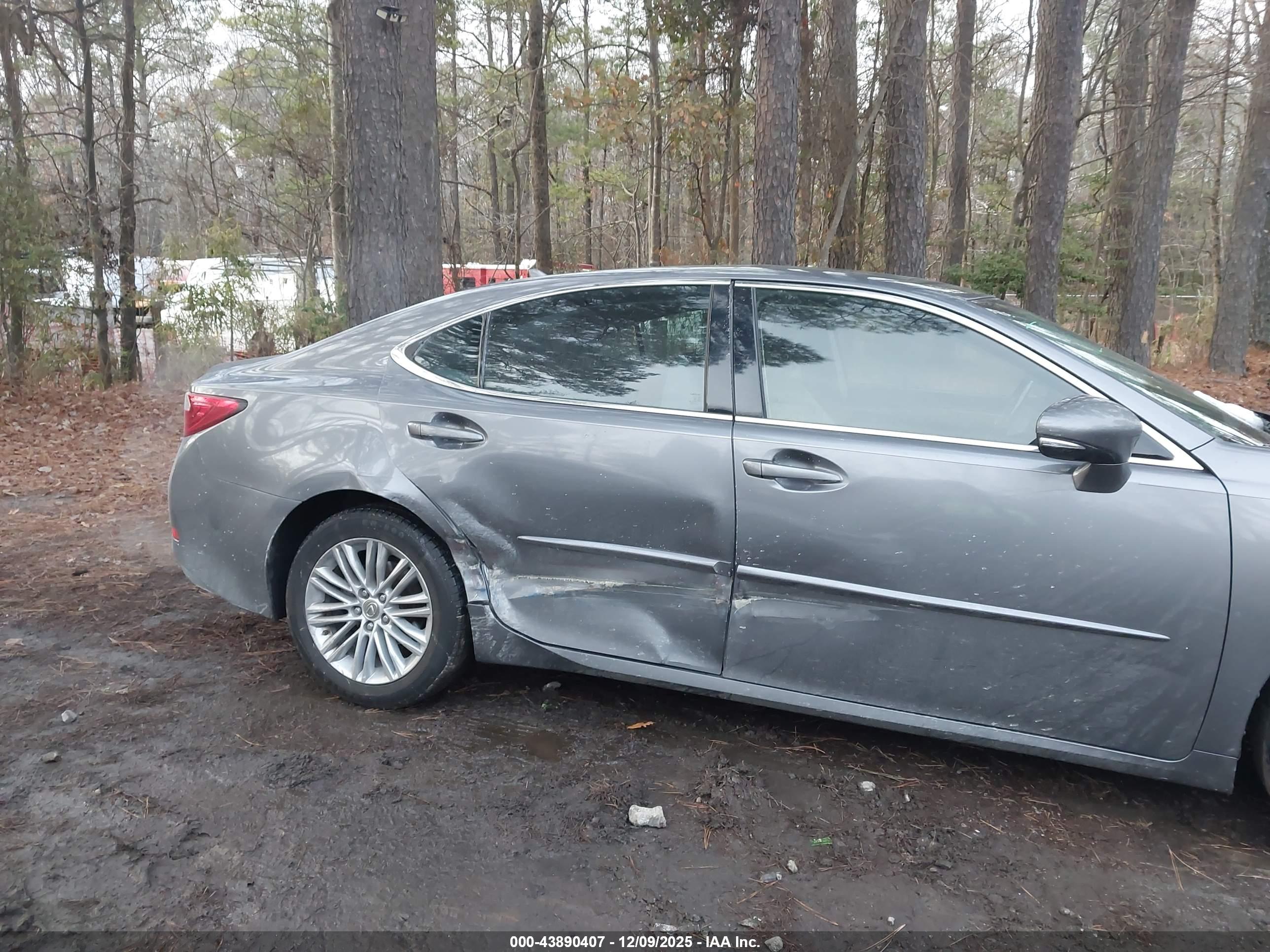 LEXUS ES image 6