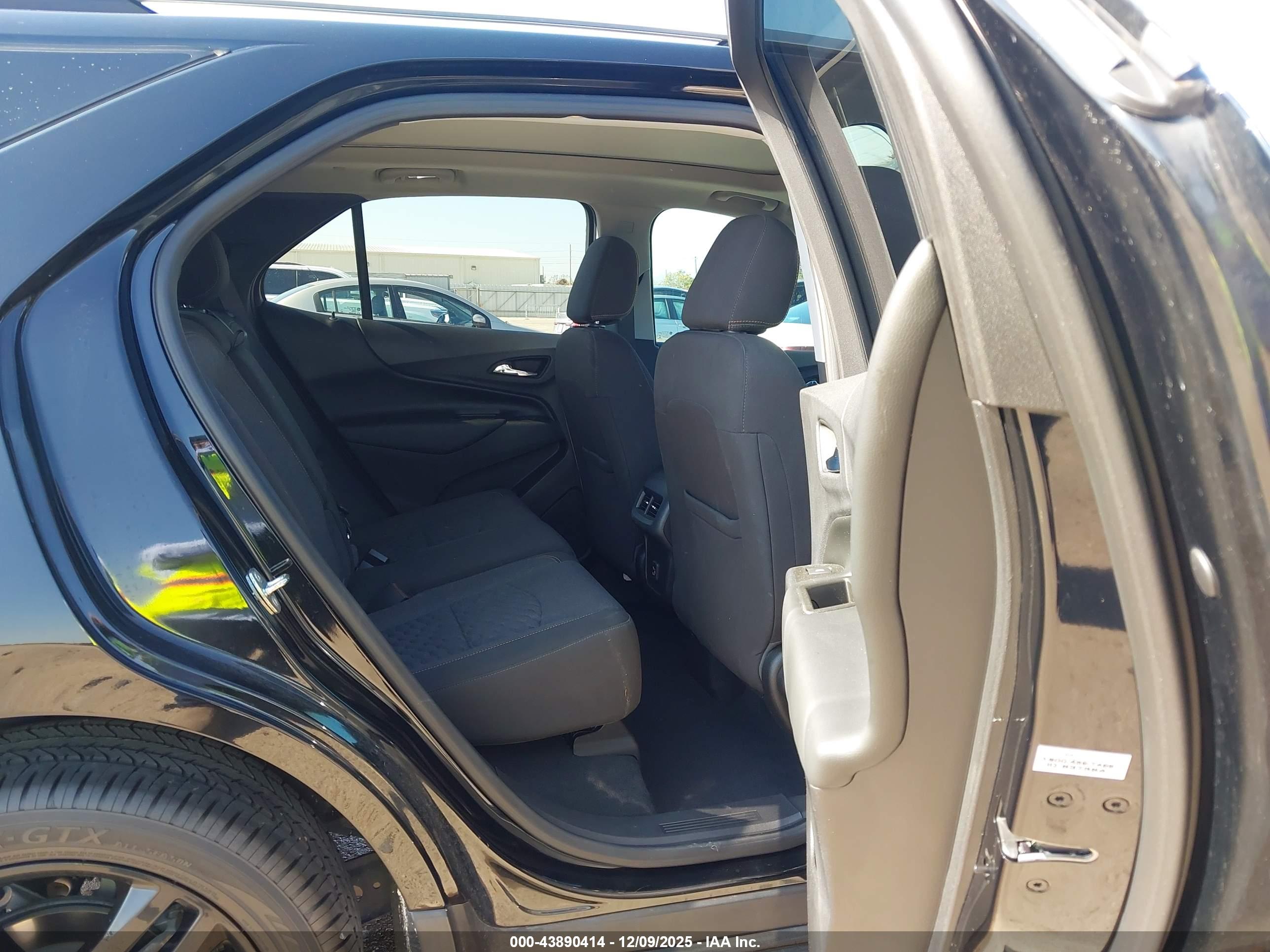 CHEVROLET EQUINOX image 8