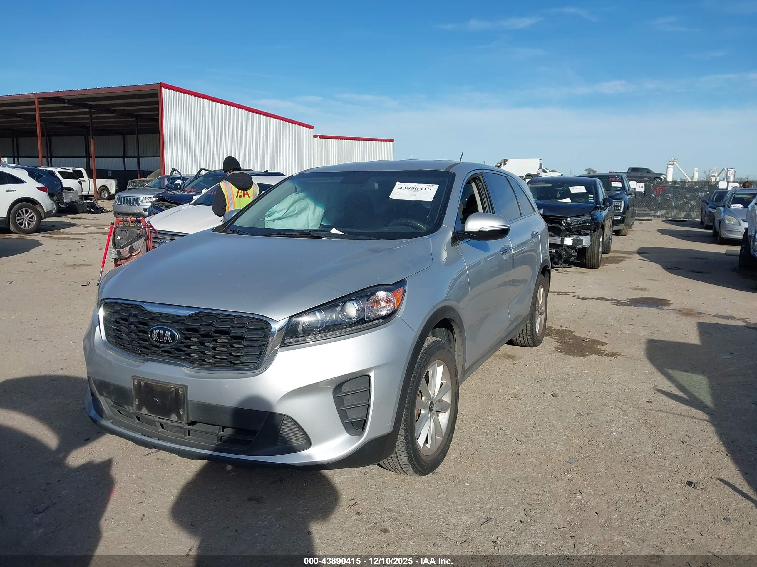 KIA SORENTO image 2