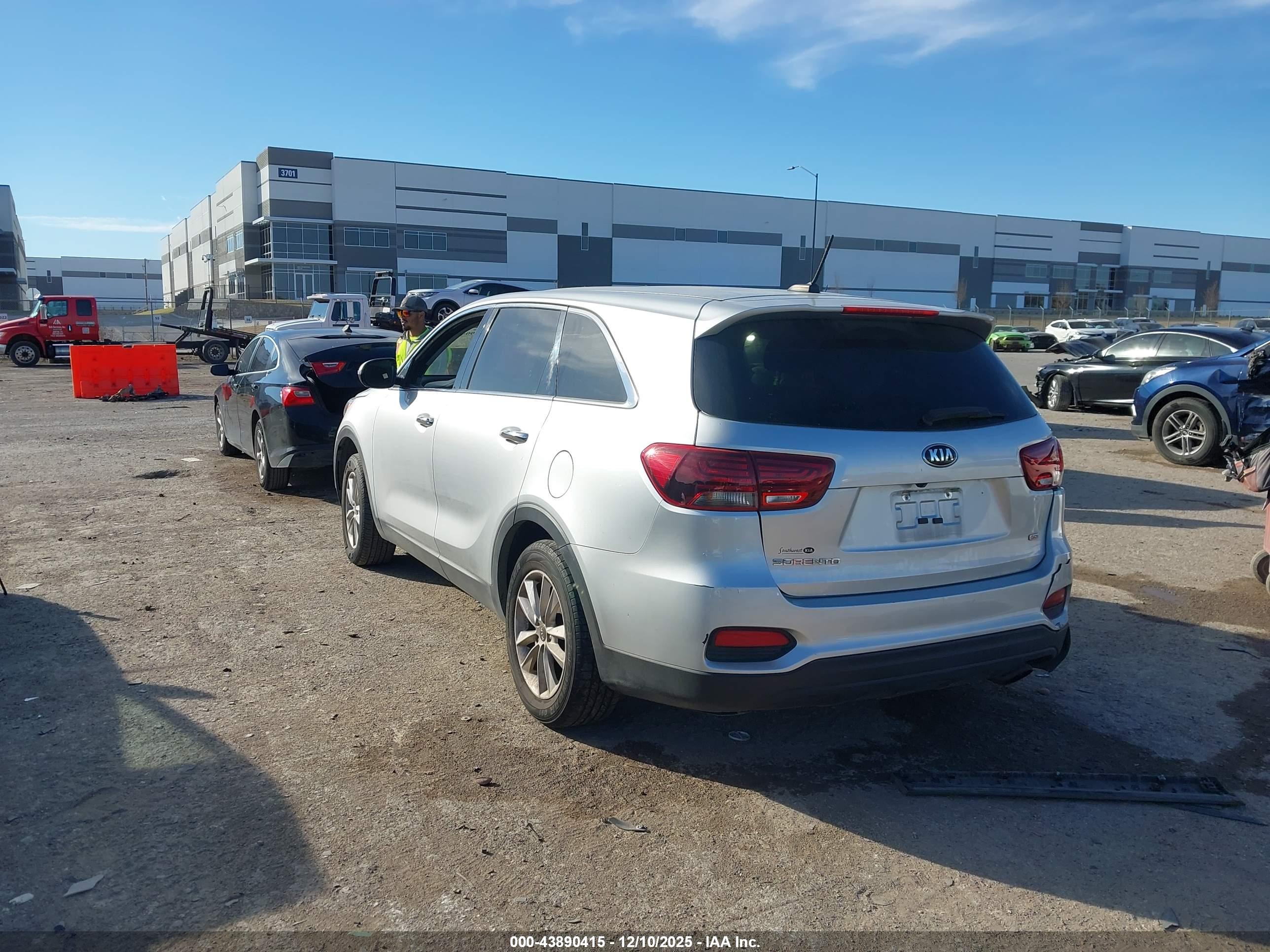 KIA SORENTO image 3