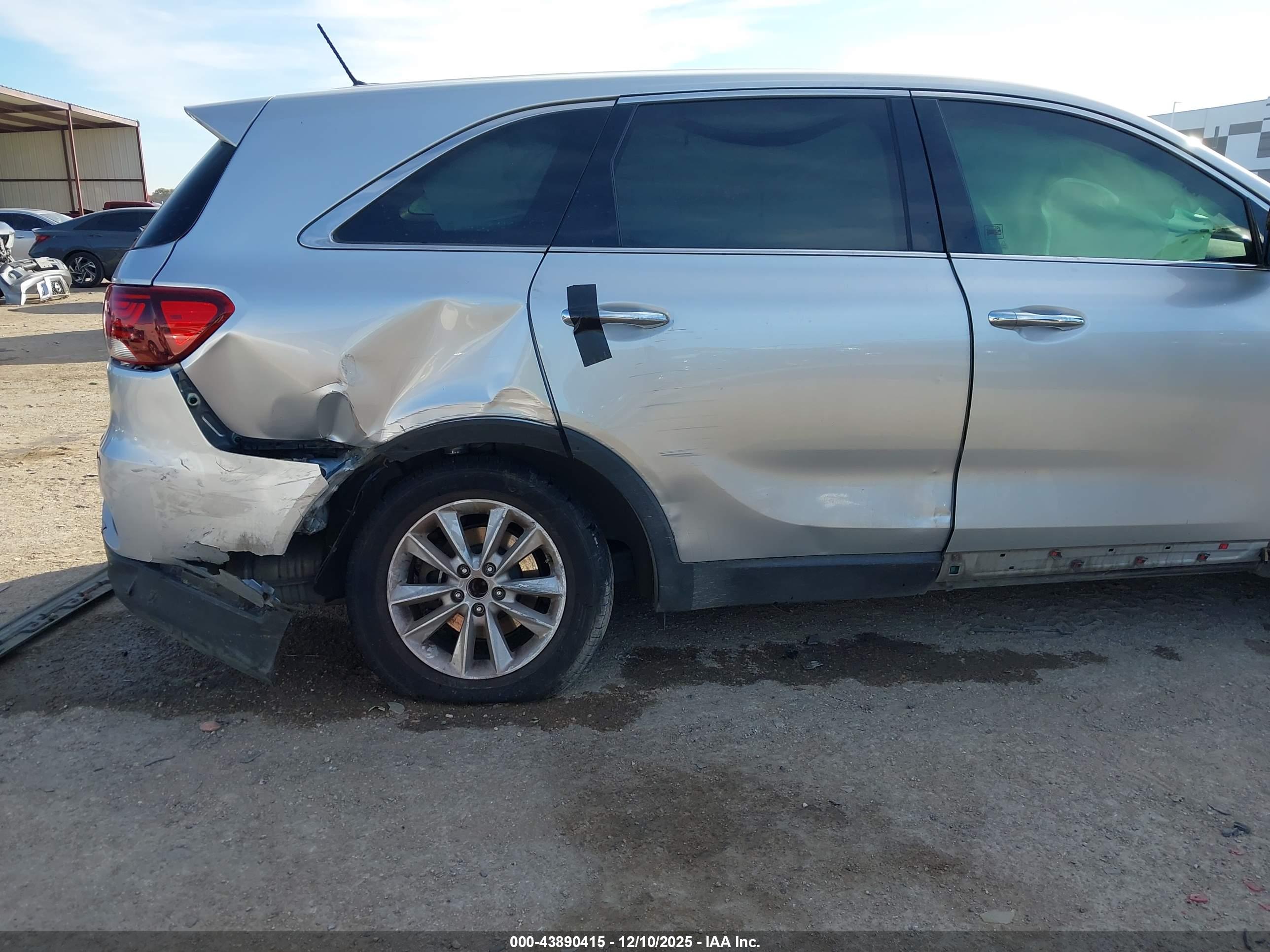 KIA SORENTO image 6