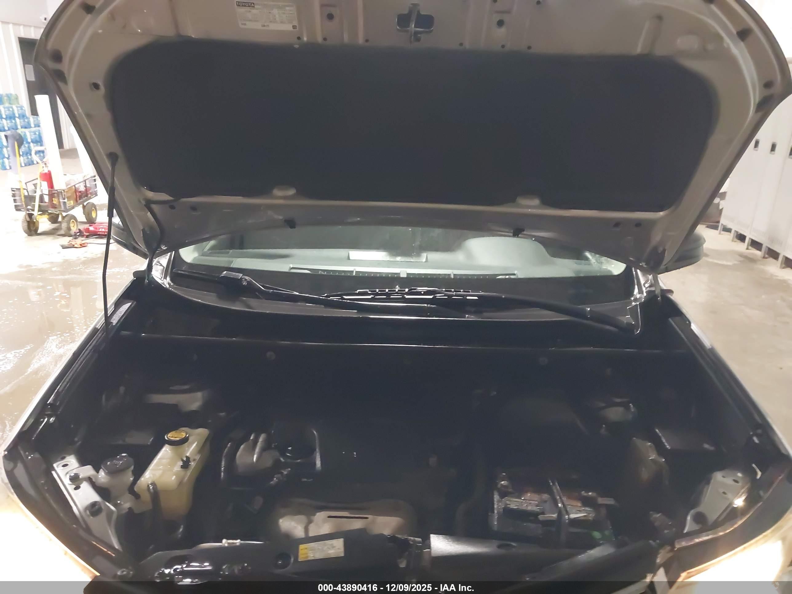 TOYOTA RAV4 image 10
