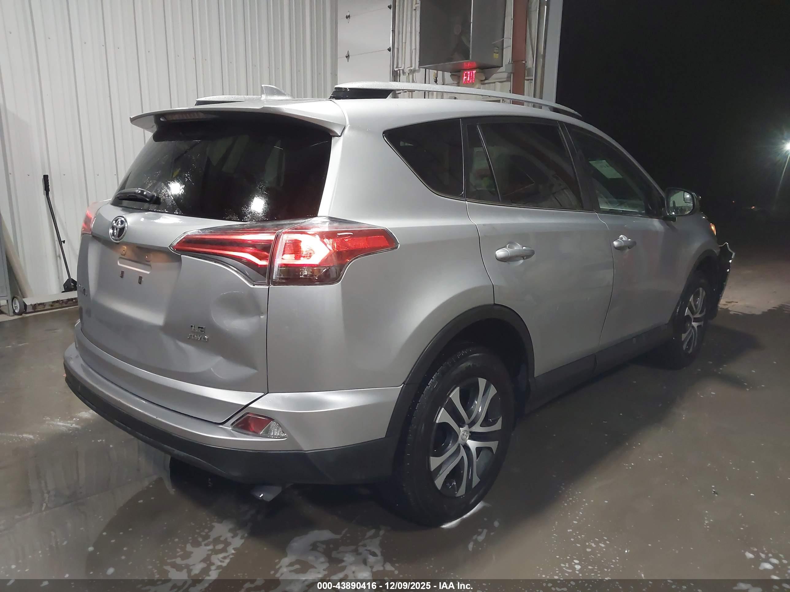 TOYOTA RAV4 image 4