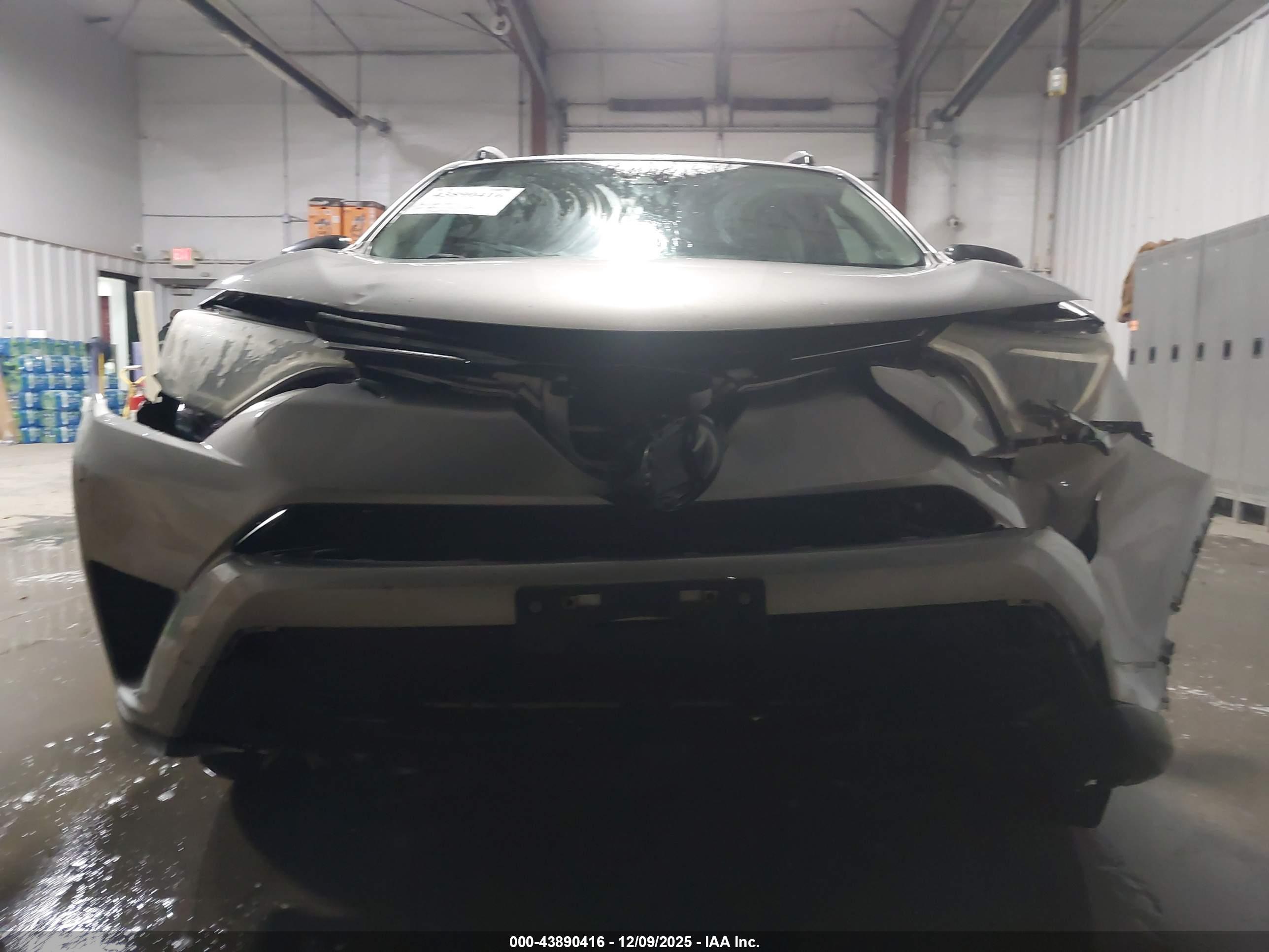 TOYOTA RAV4 image 6
