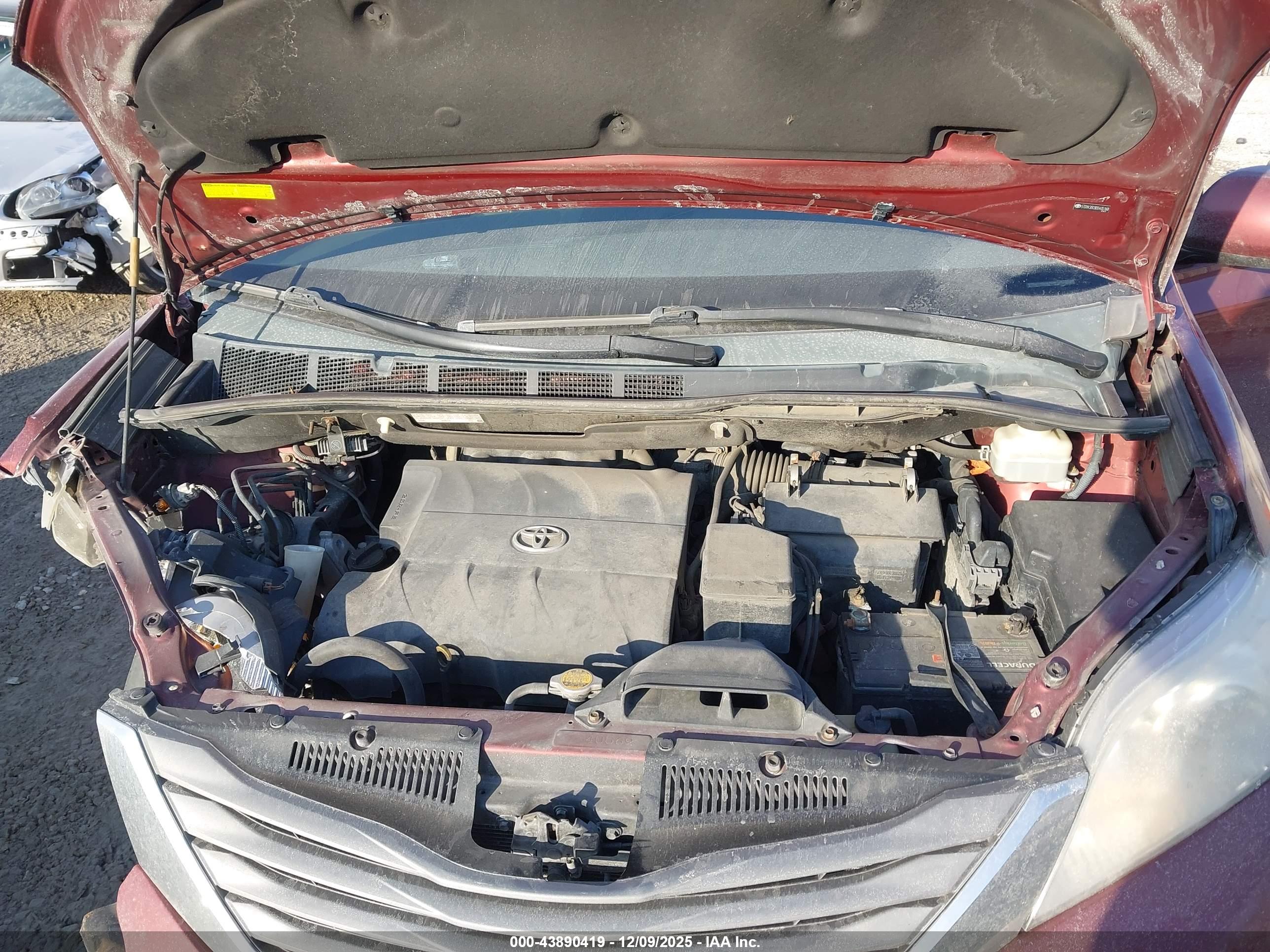TOYOTA SIENNA image 10