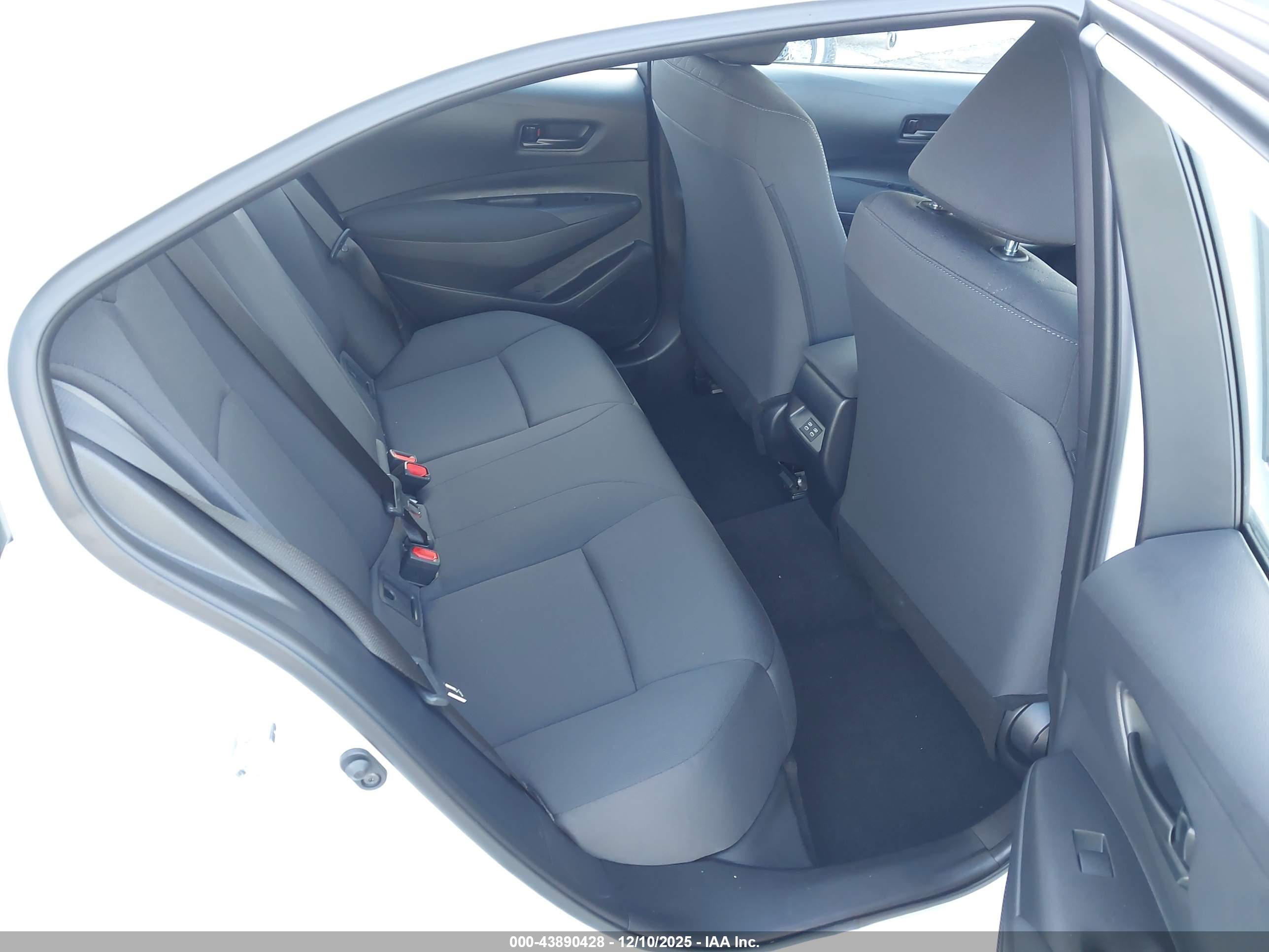 TOYOTA COROLLA image 8