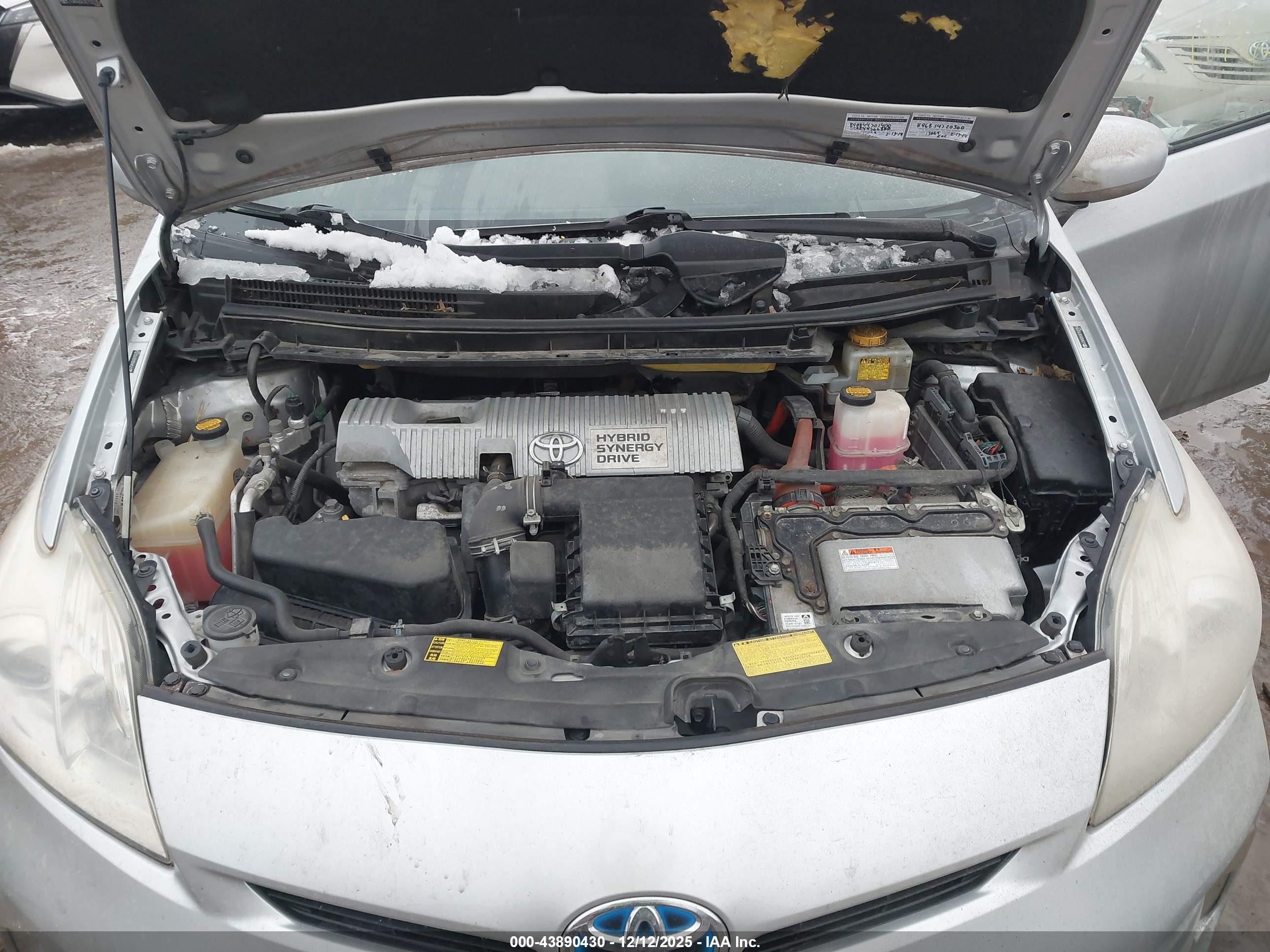 TOYOTA PRIUS image 10