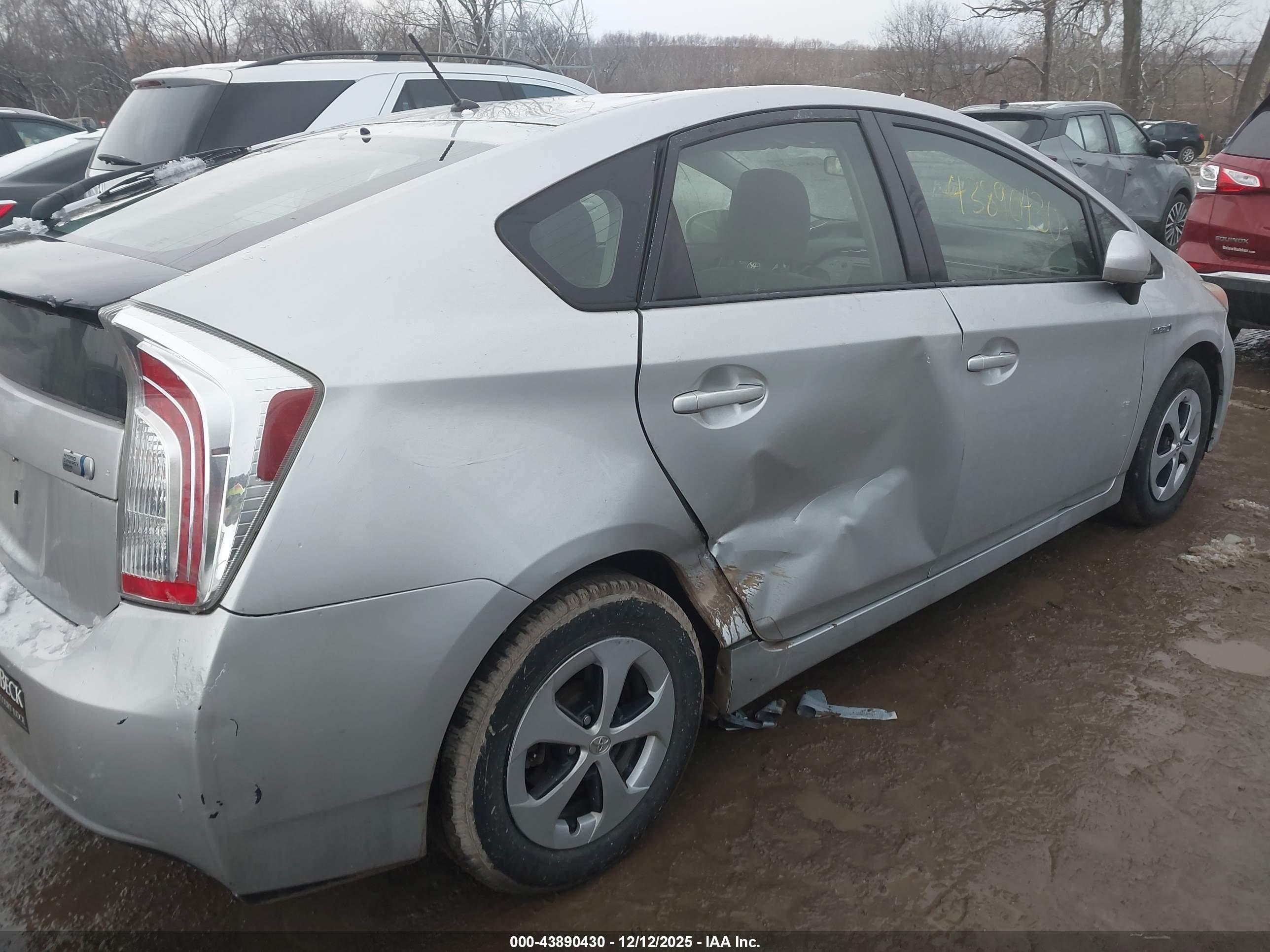 TOYOTA PRIUS image 6