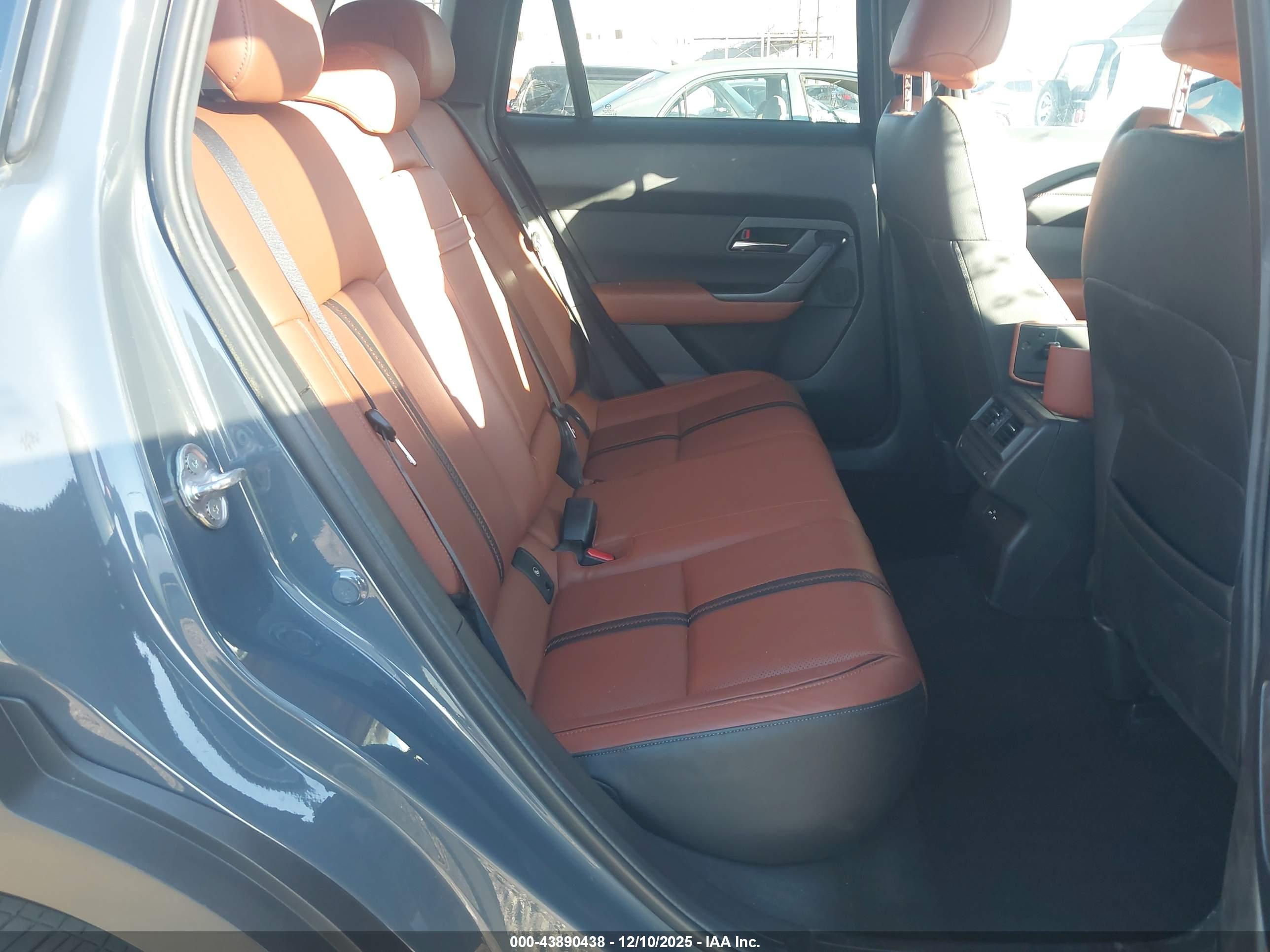 MAZDA CX-50 image 8