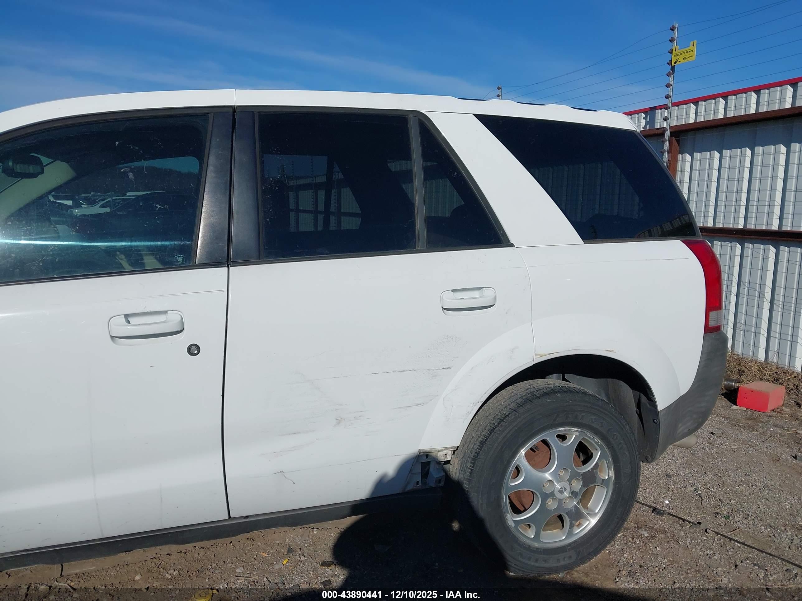 SATURN VUE image 6