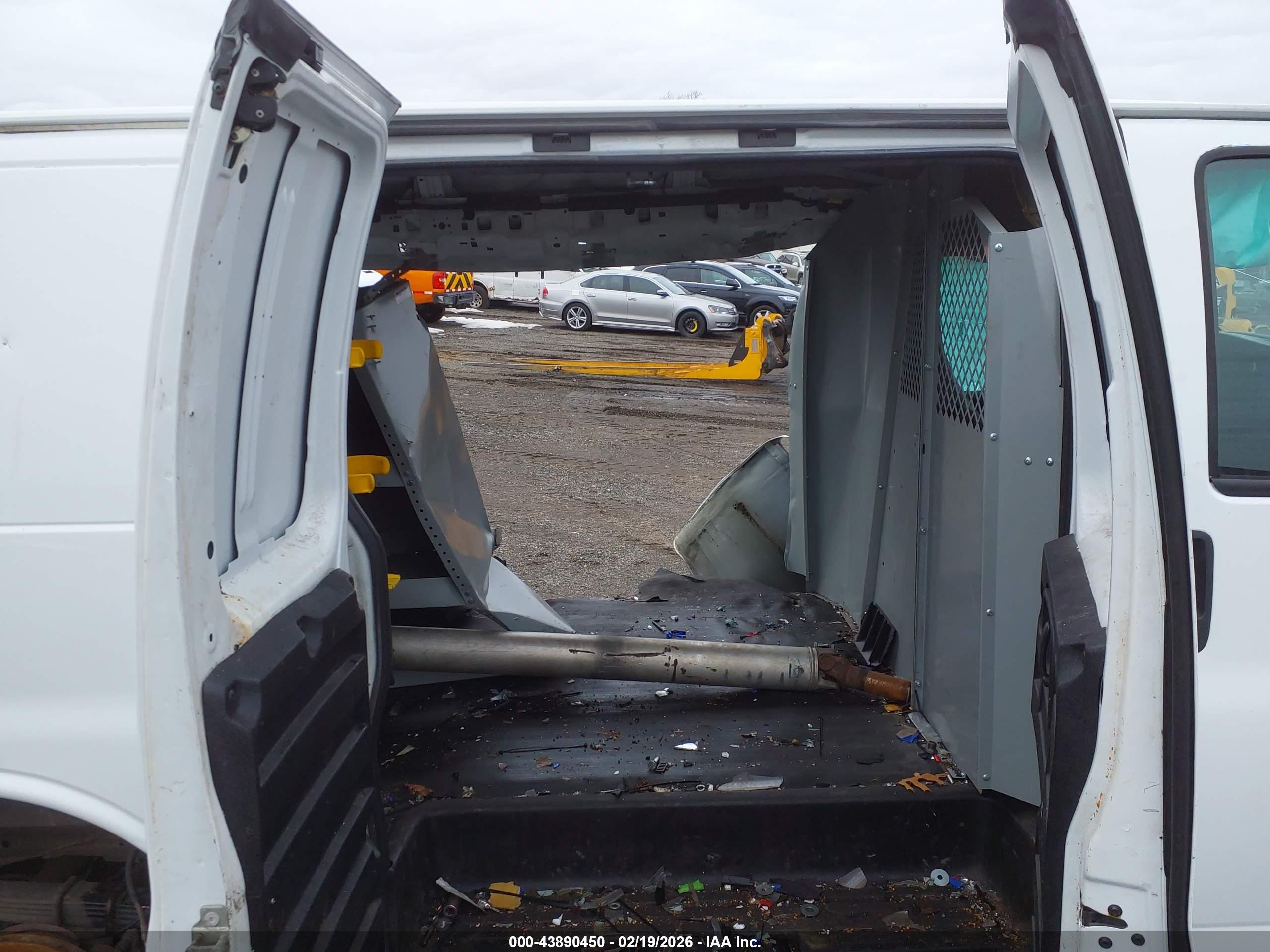 CHEVROLET EXPRESS image 8