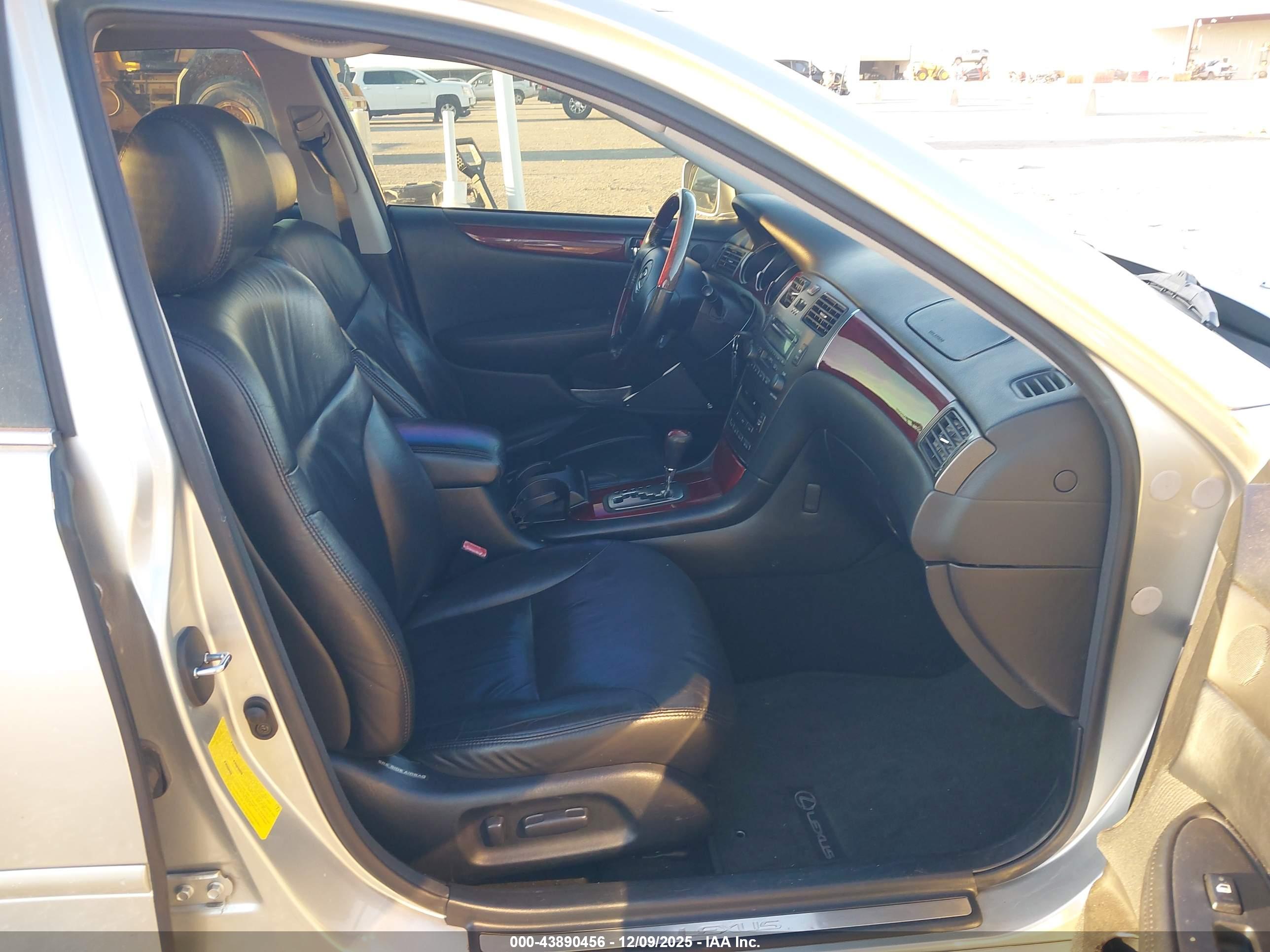 LEXUS ES image 5