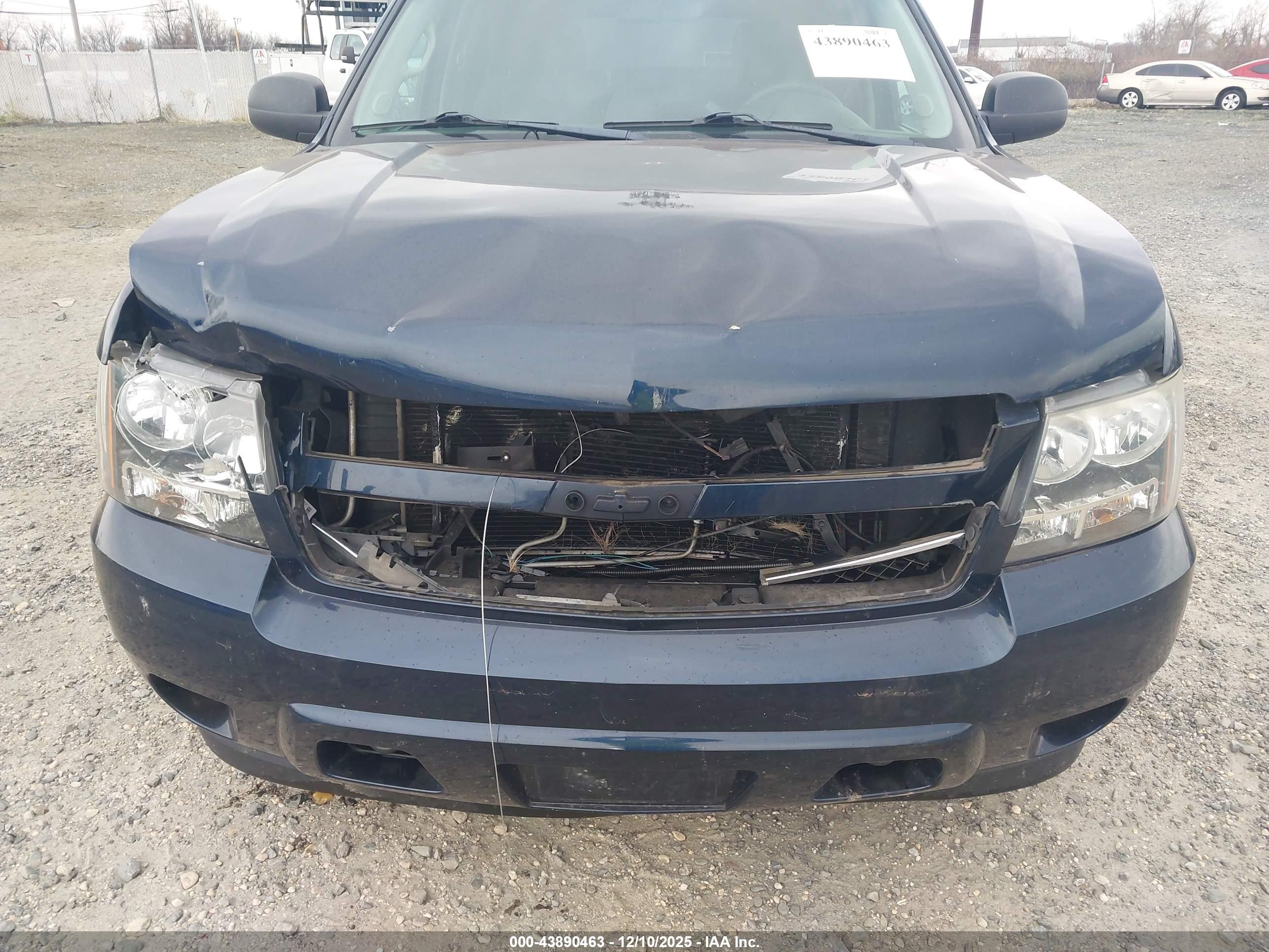 CHEVROLET TAHOE image 6