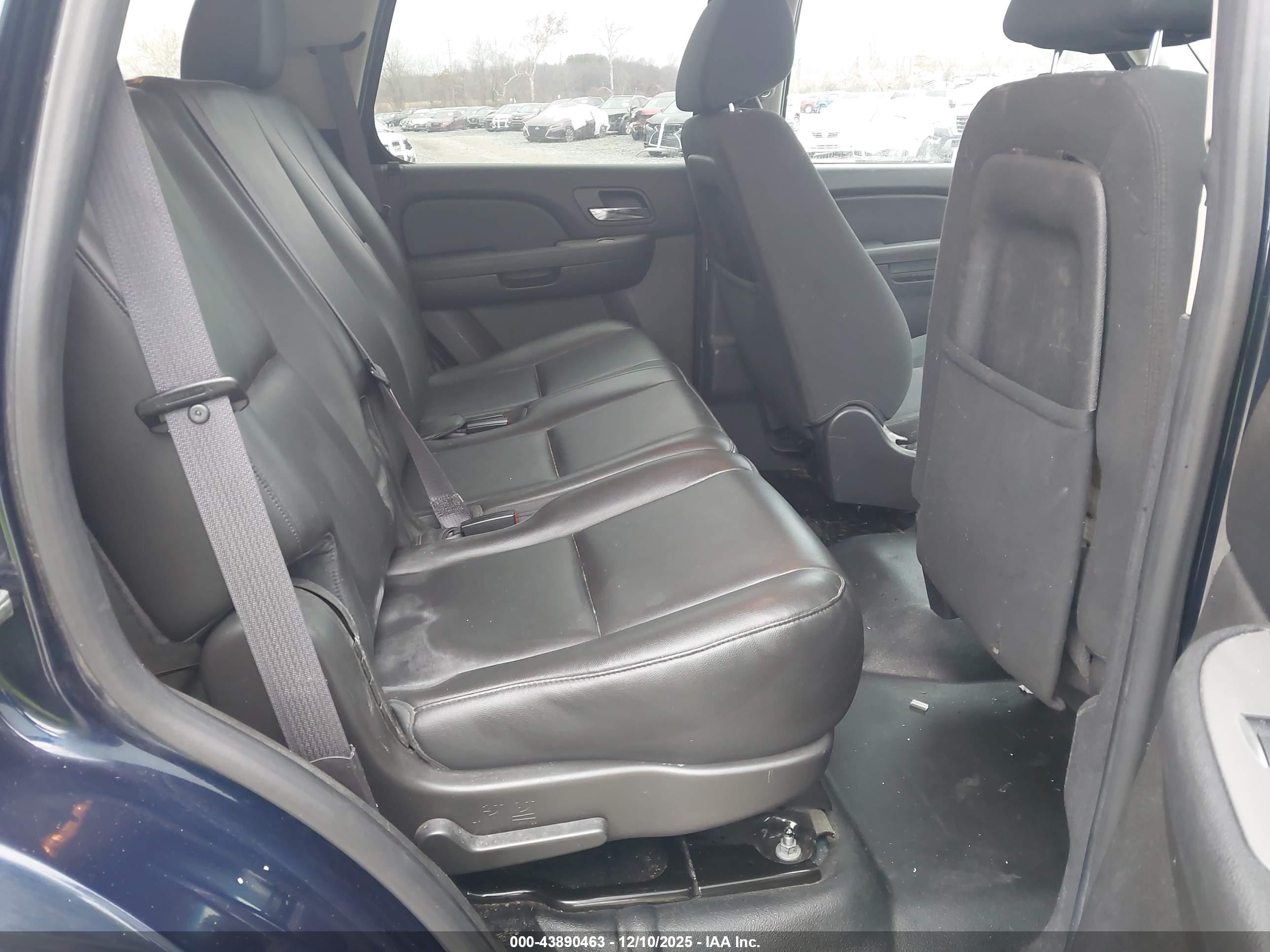 CHEVROLET TAHOE image 8