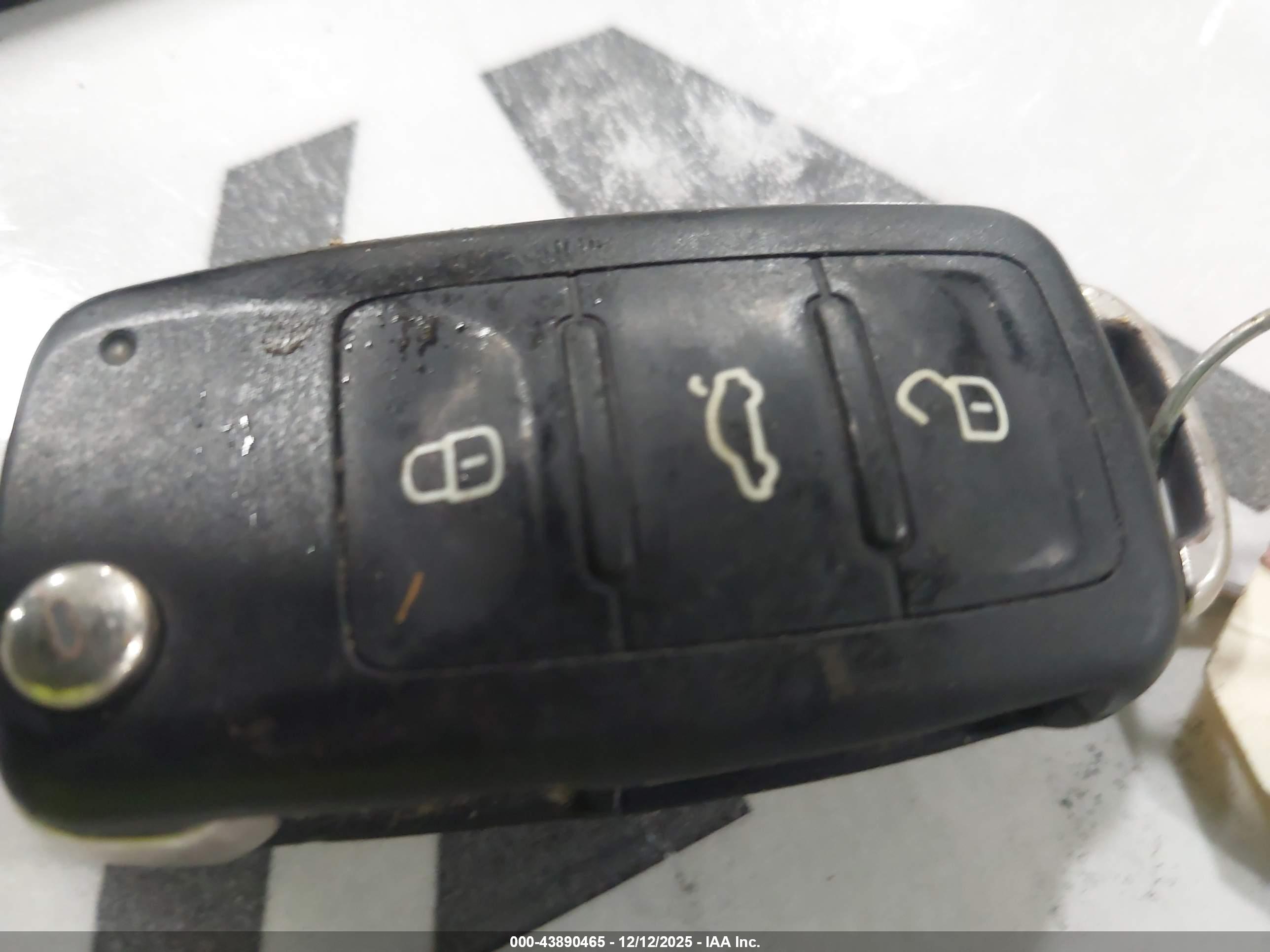 VOLKSWAGEN PASSAT image 11