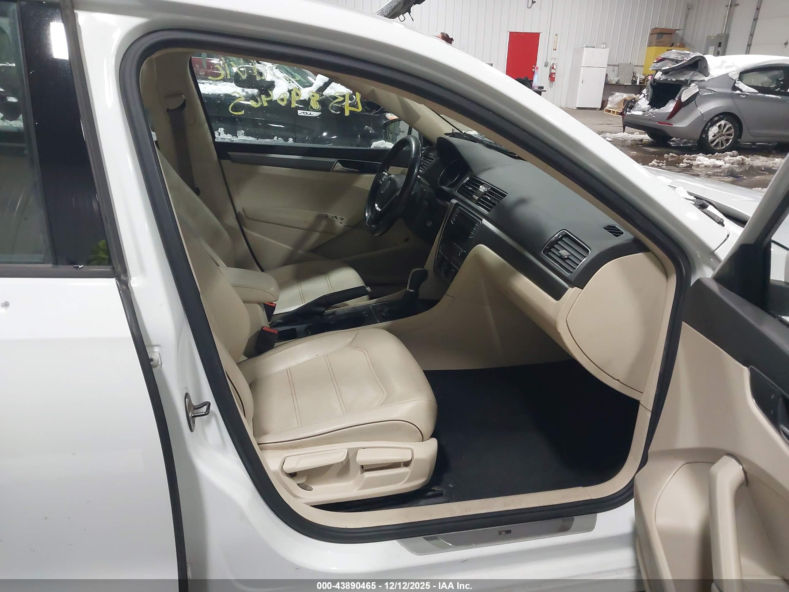 VOLKSWAGEN PASSAT image 5