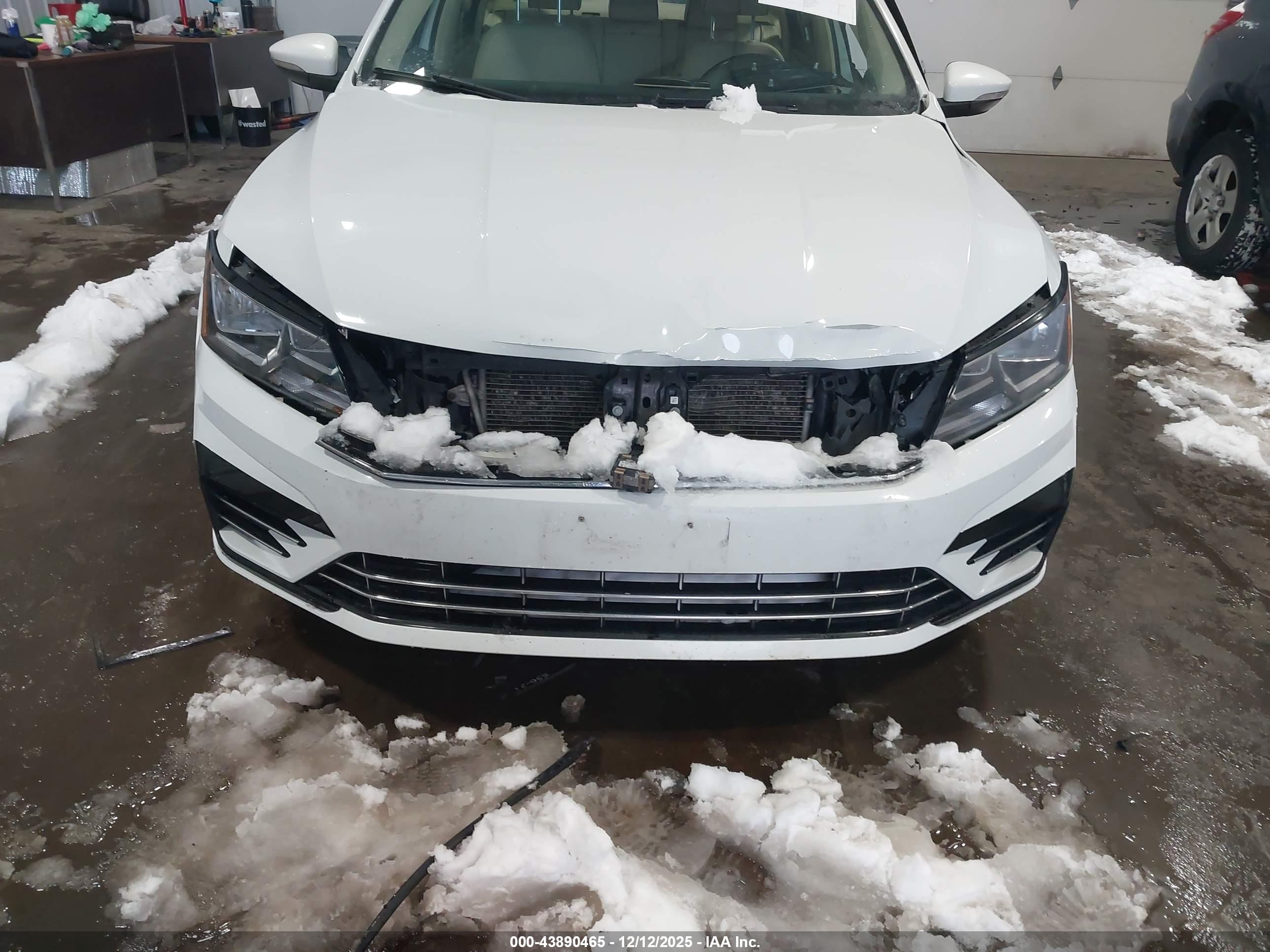 VOLKSWAGEN PASSAT image 6