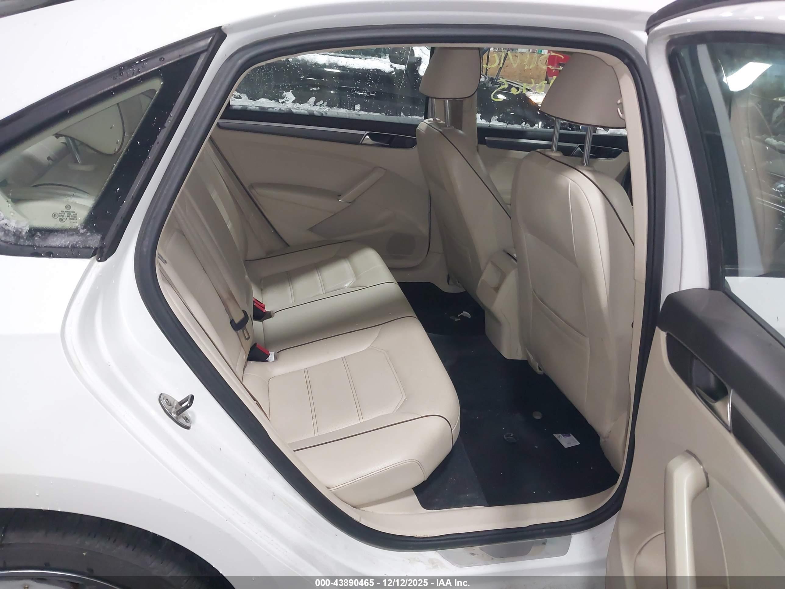 VOLKSWAGEN PASSAT image 8