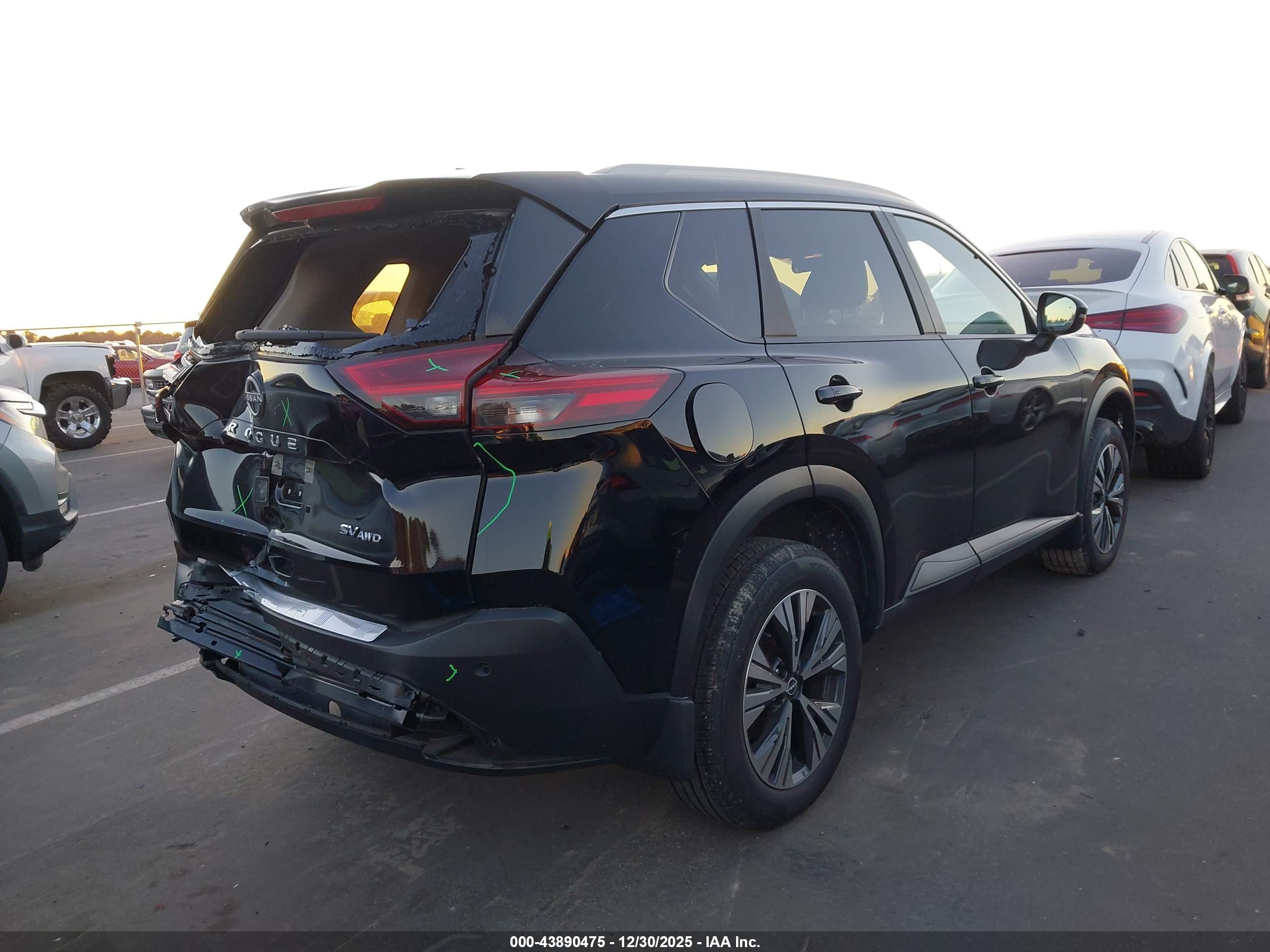 NISSAN ROGUE image 4