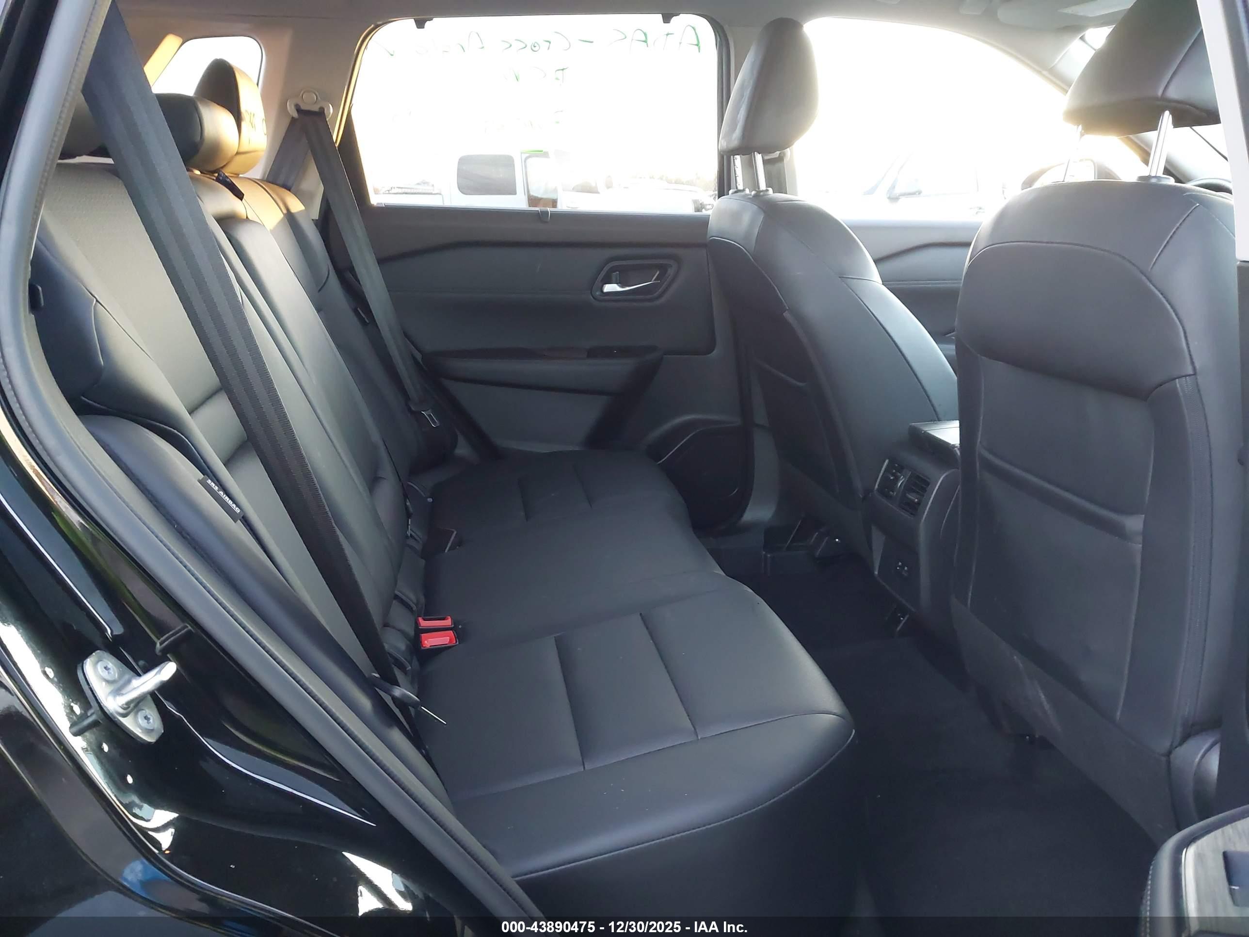 NISSAN ROGUE image 8