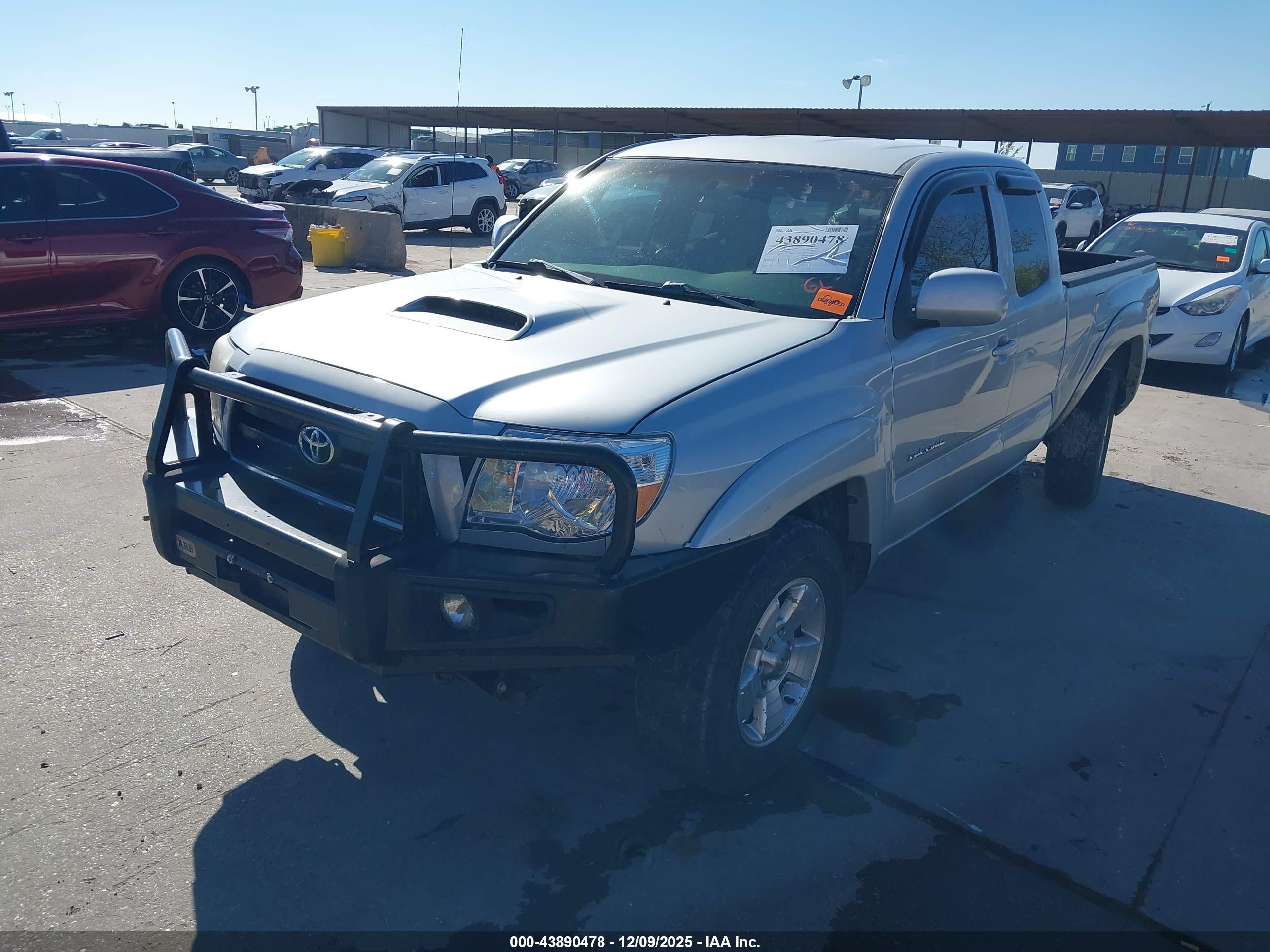 TOYOTA TACOMA image 2