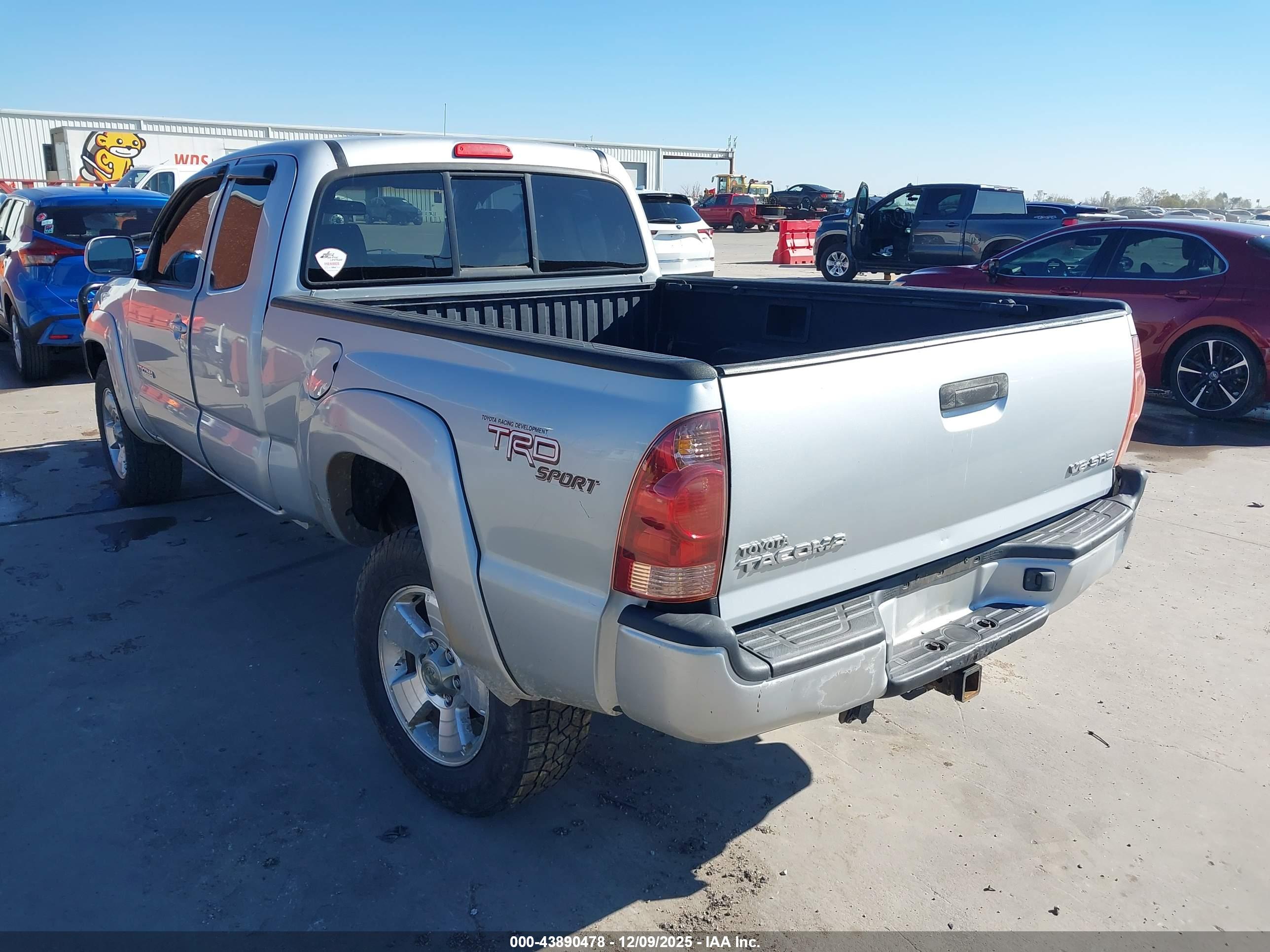 TOYOTA TACOMA image 3