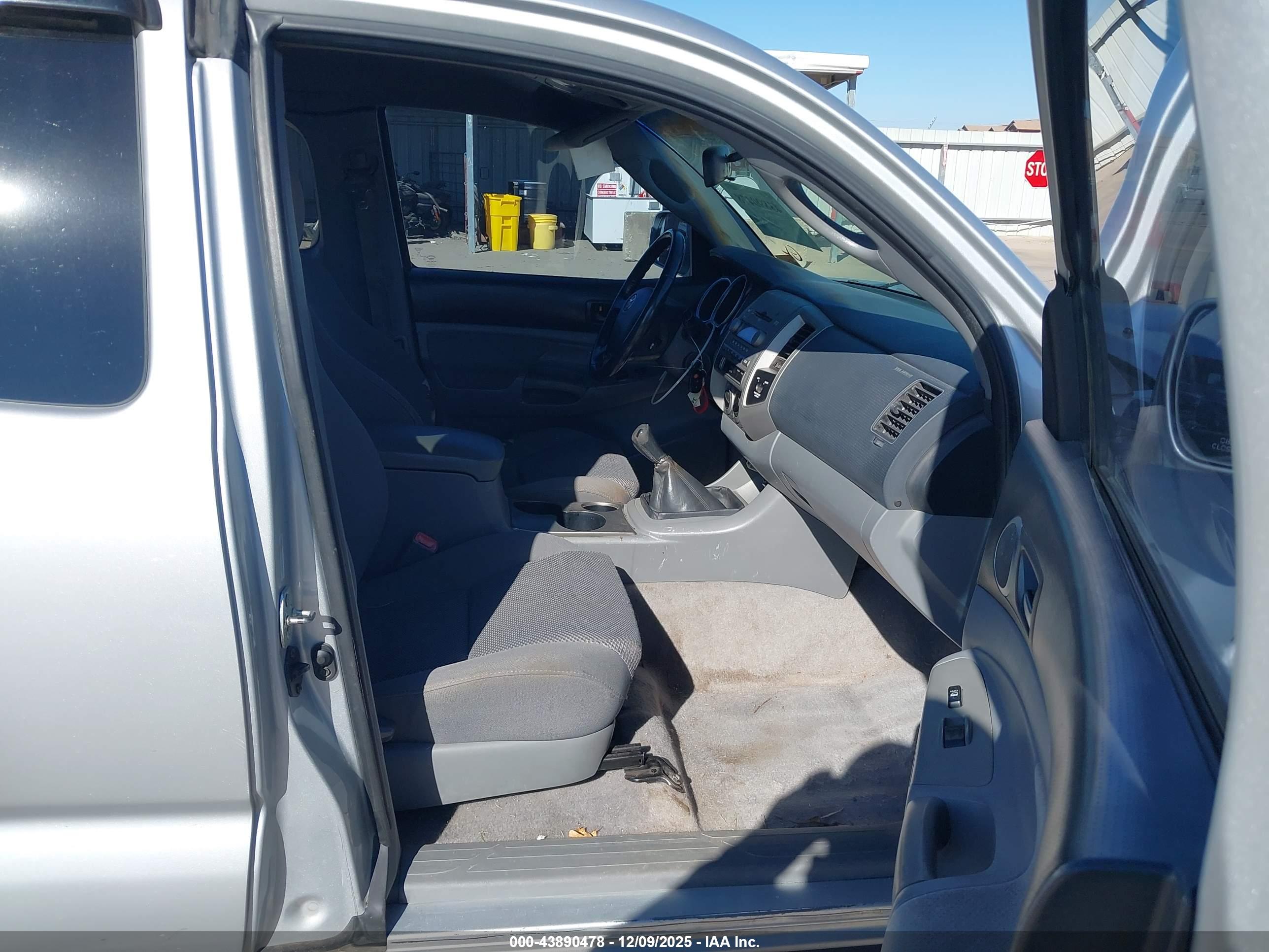 TOYOTA TACOMA image 5