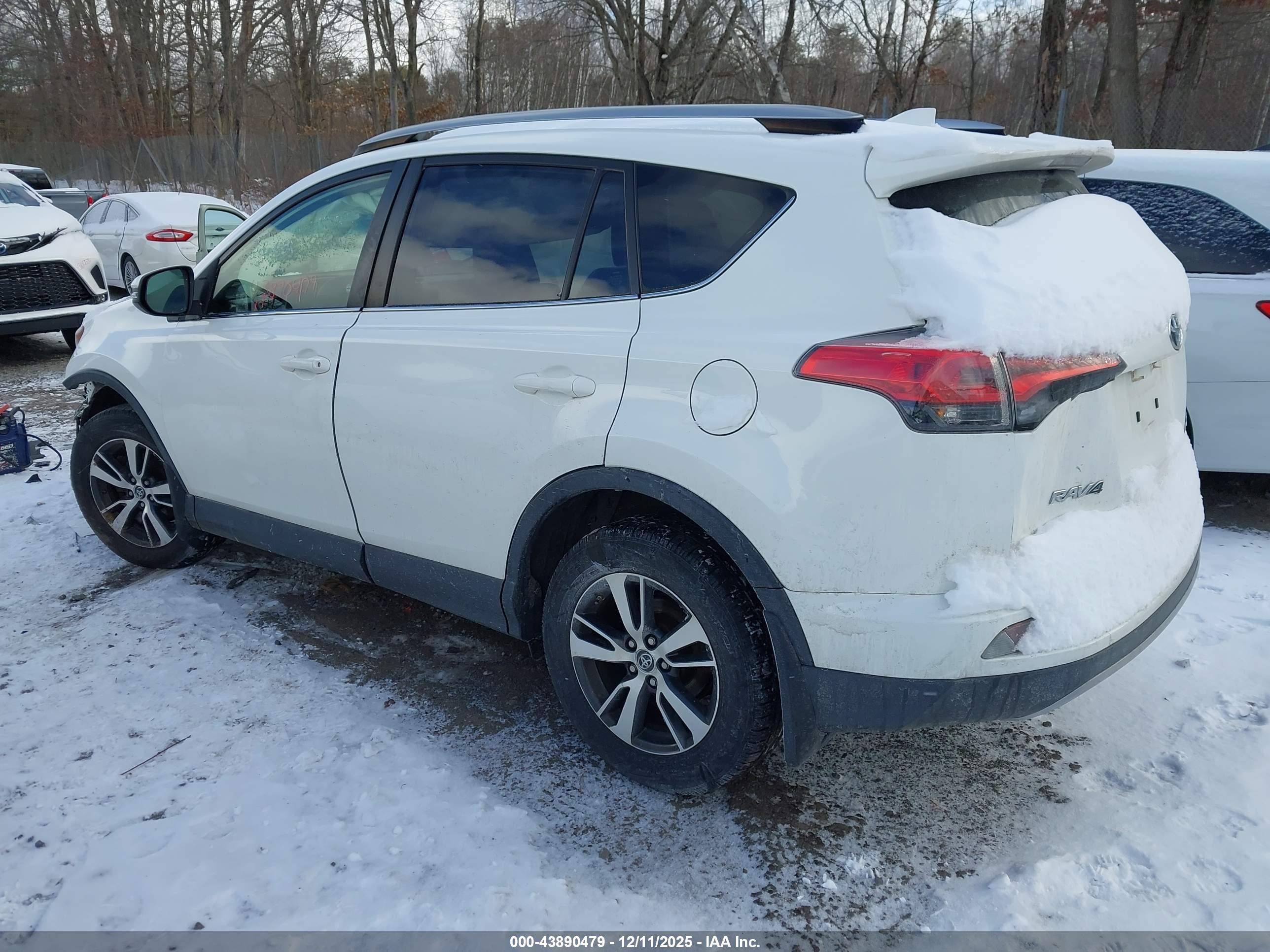TOYOTA RAV4 image 3