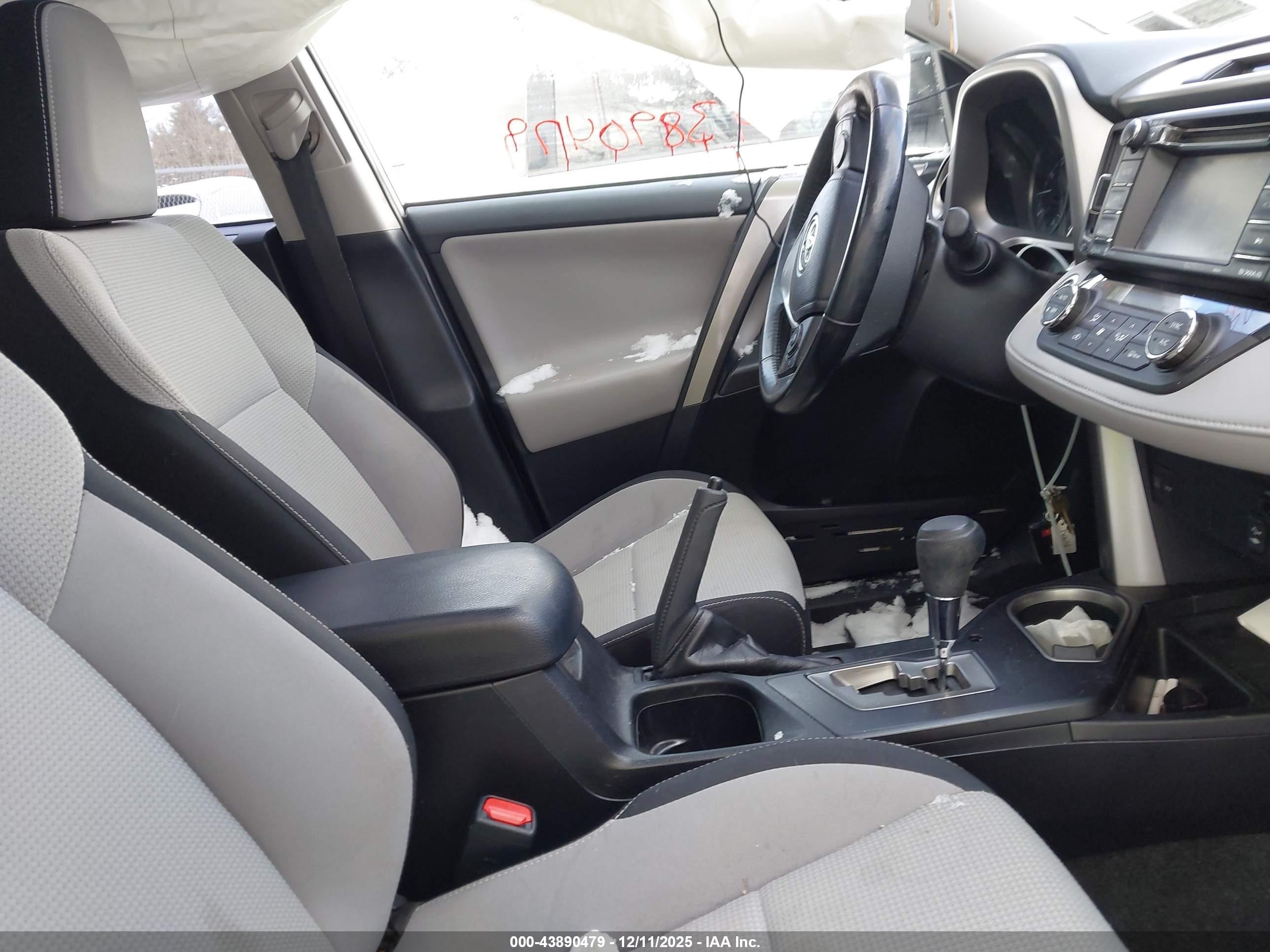 TOYOTA RAV4 image 5