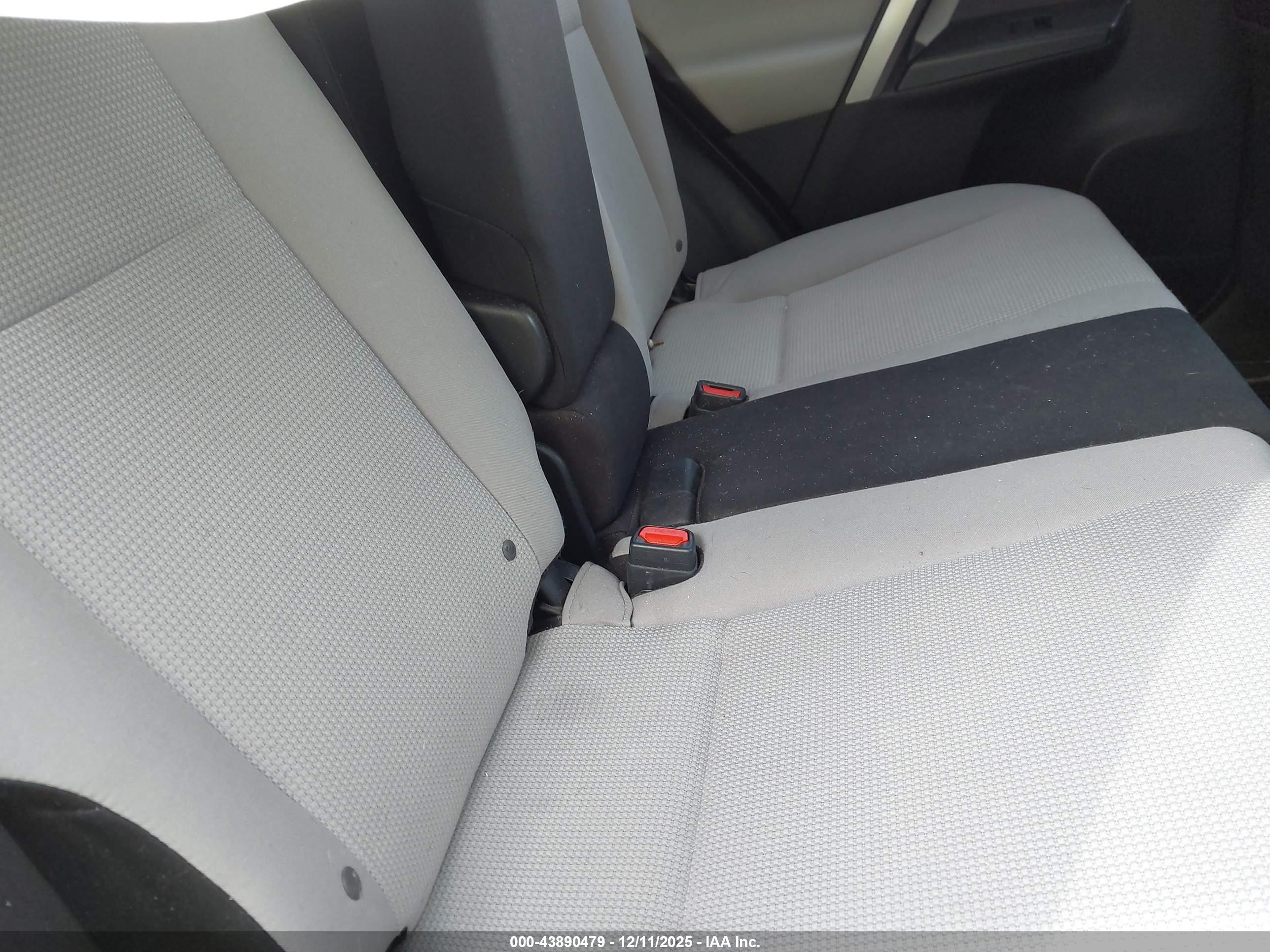 TOYOTA RAV4 image 8
