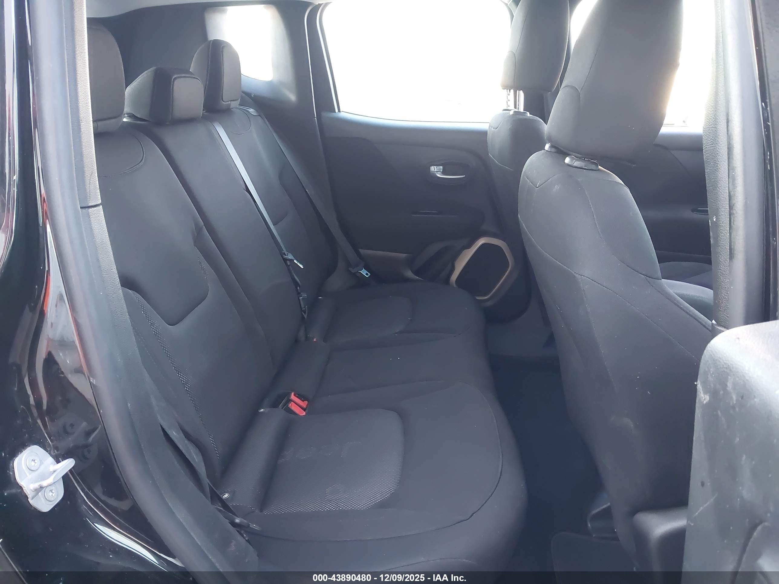 JEEP RENEGADE image 8