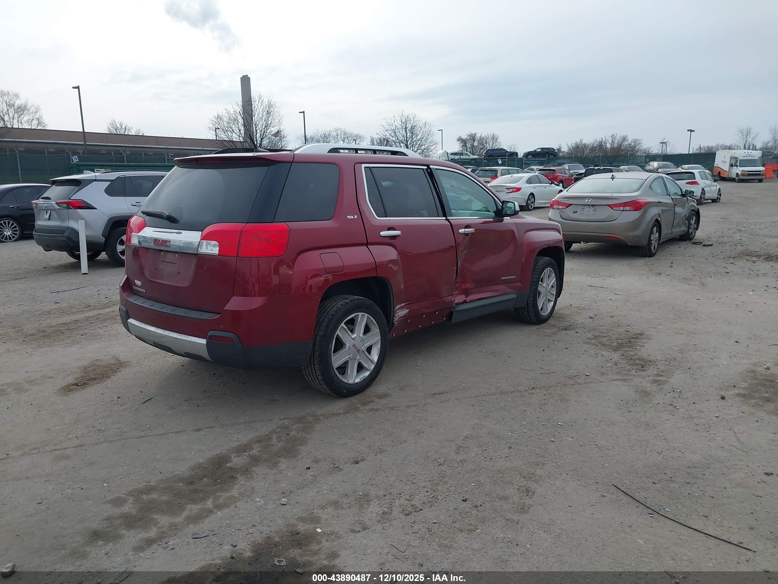 GMC TERRAIN image 4