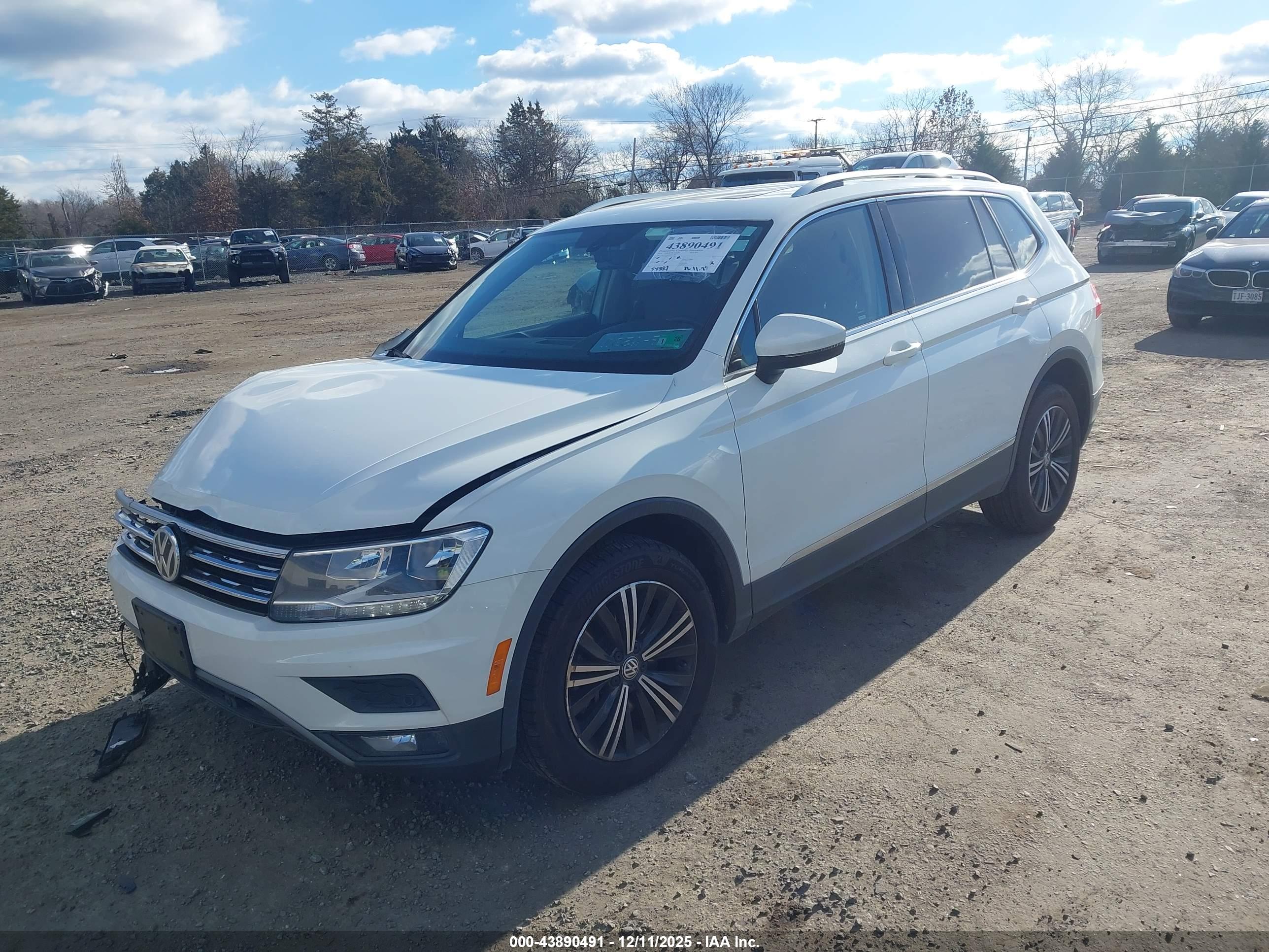 VOLKSWAGEN TIGUAN image 2