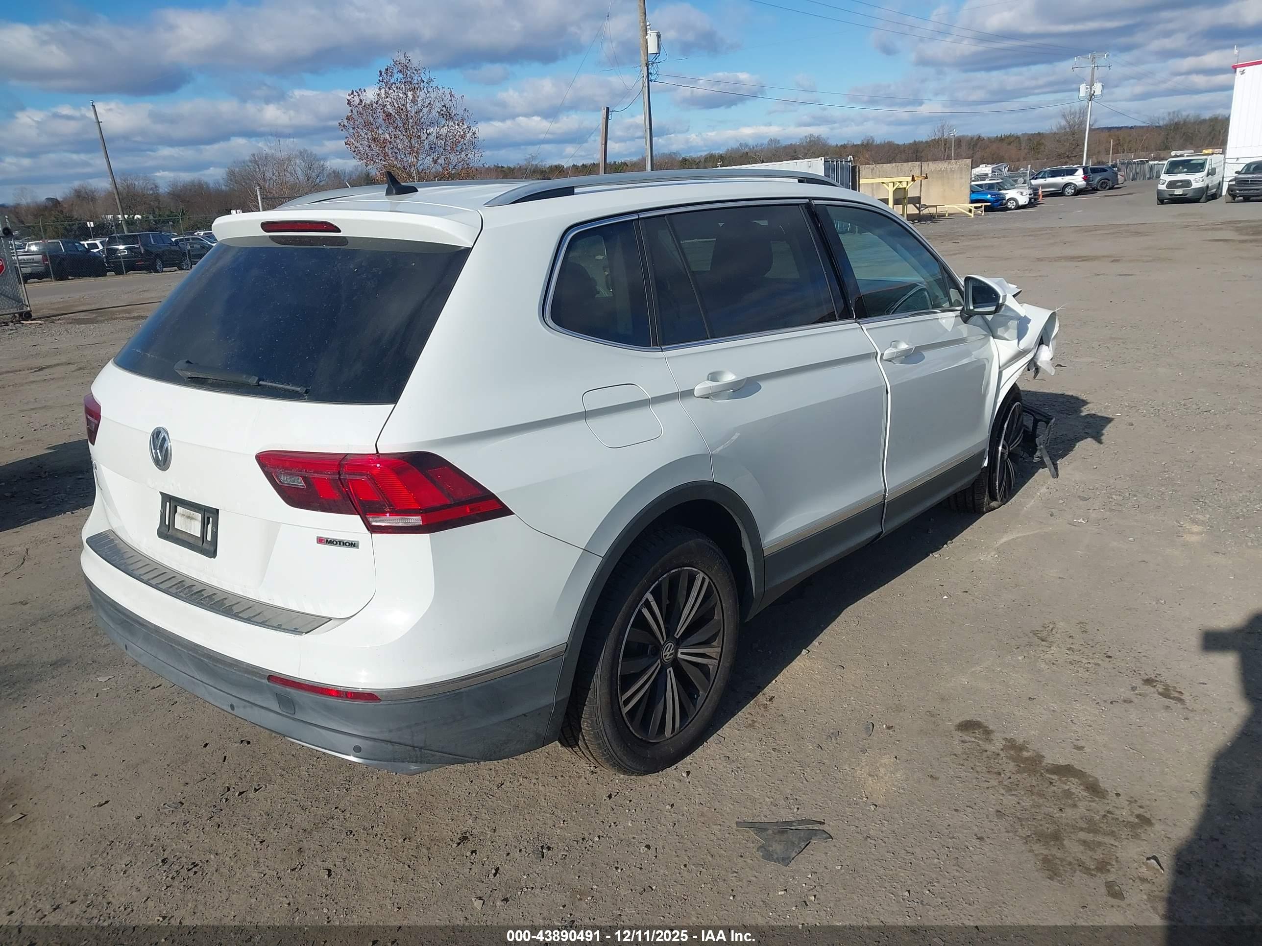 VOLKSWAGEN TIGUAN image 4