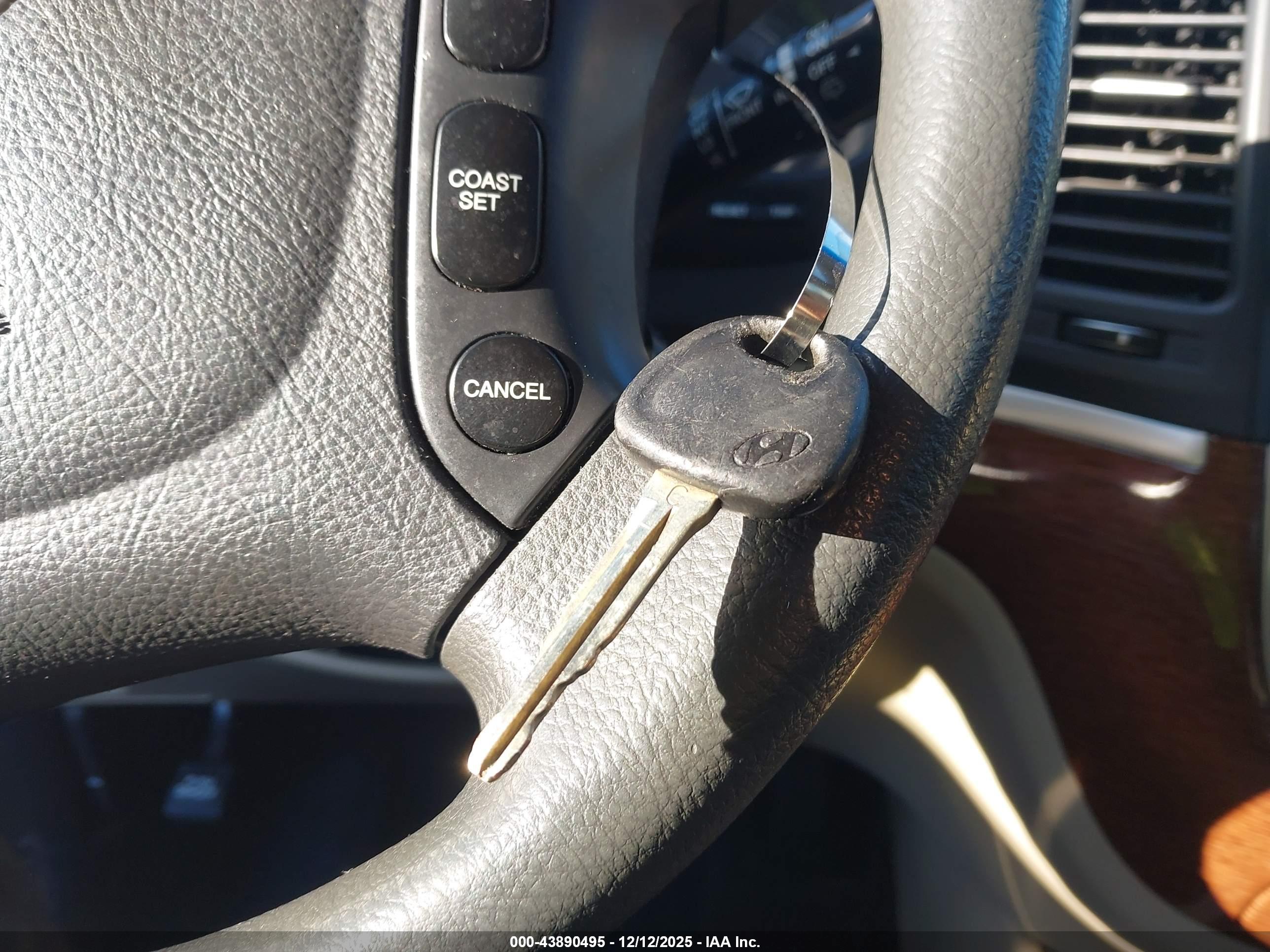 HYUNDAI SANTA image 11