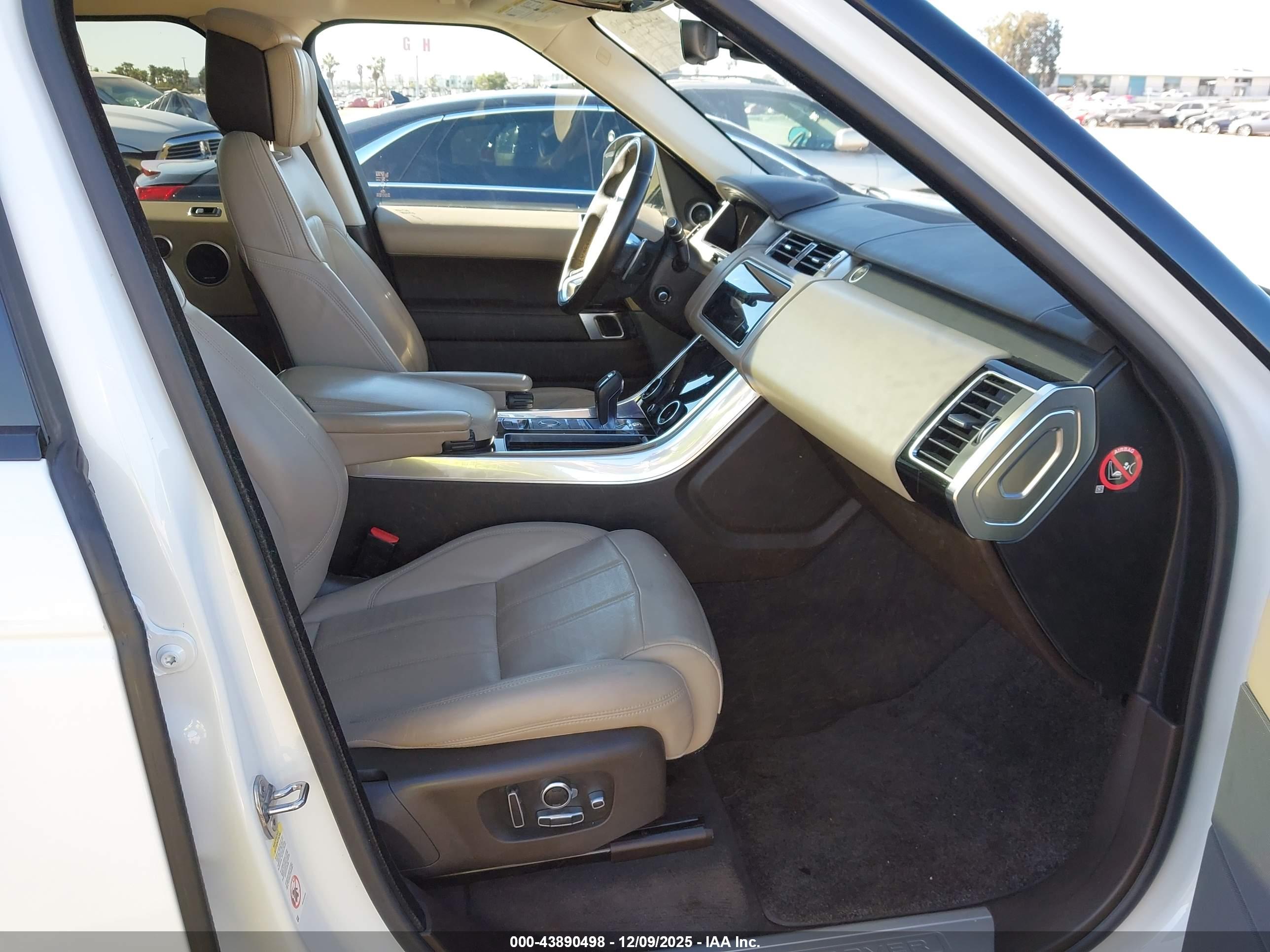 LAND ROVER image 5