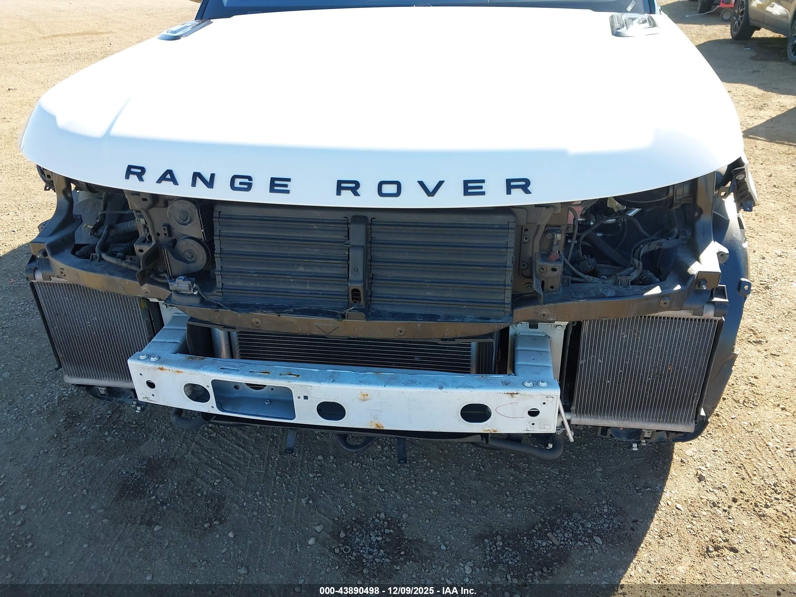 LAND ROVER image 6