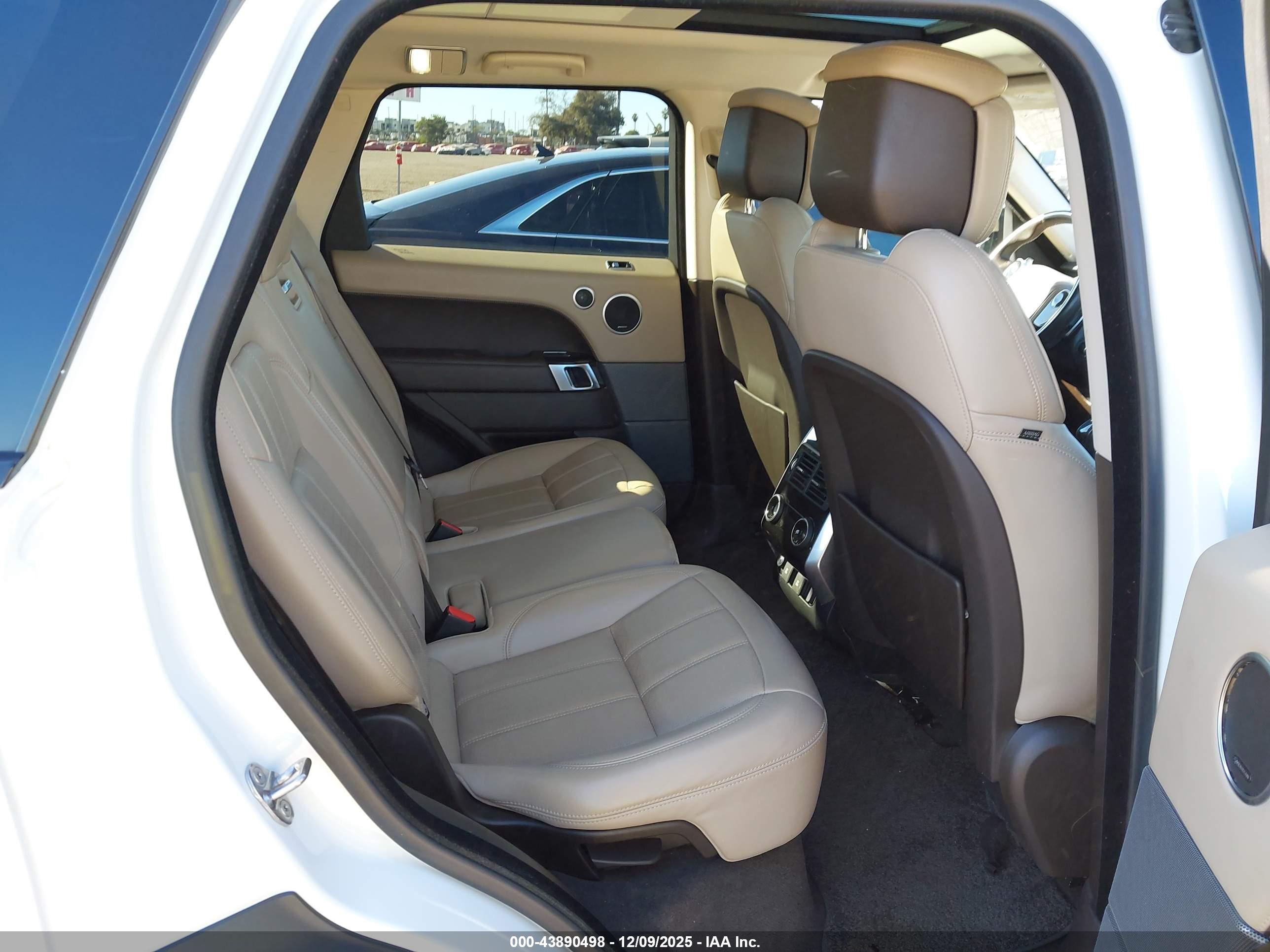 LAND ROVER image 8