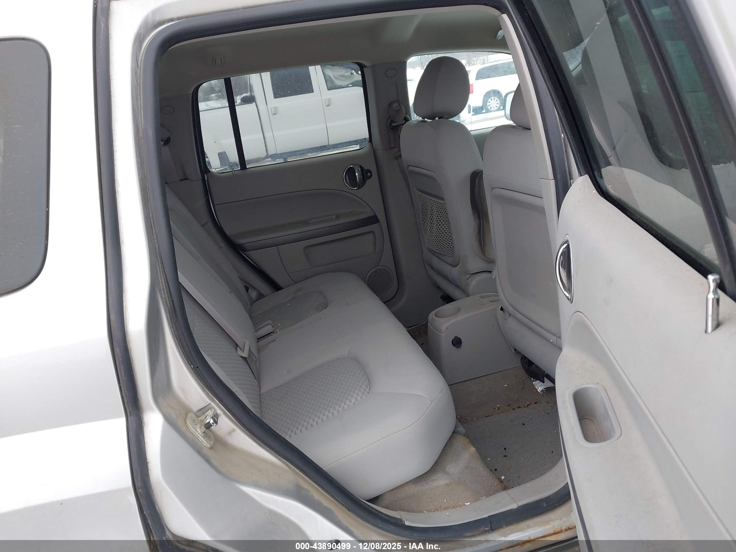 CHEVROLET HHR image 8