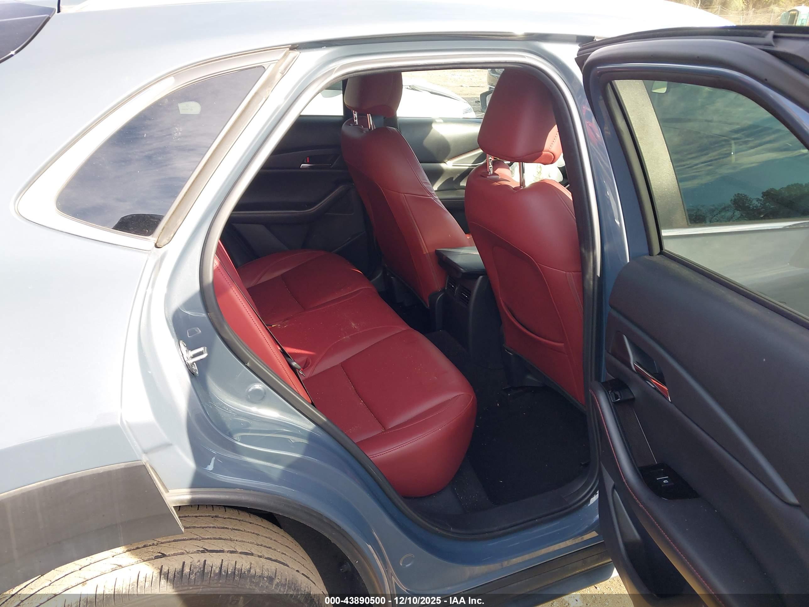 MAZDA CX-30 image 8