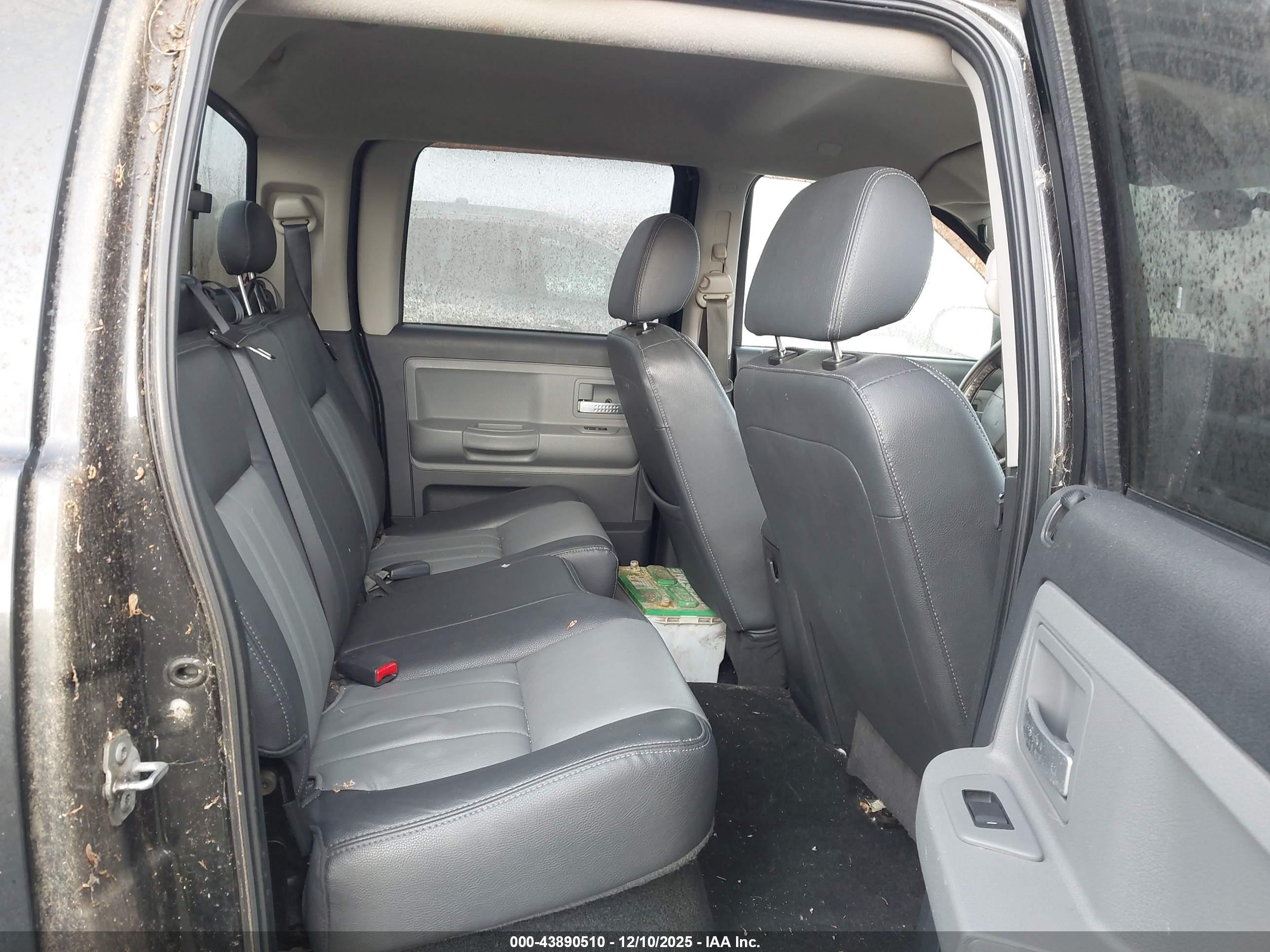 DODGE DAKOTA image 8