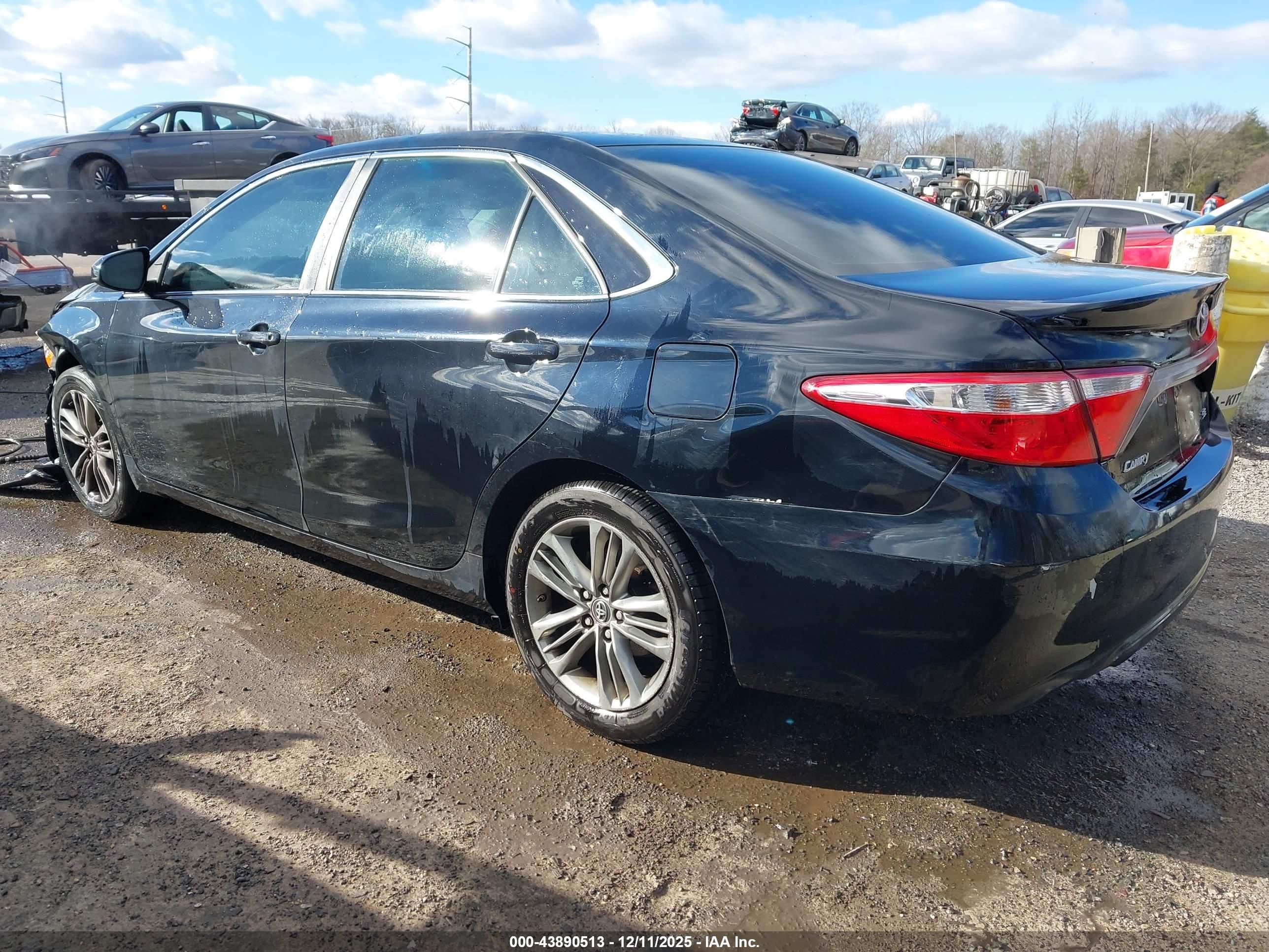 TOYOTA CAMRY image 3
